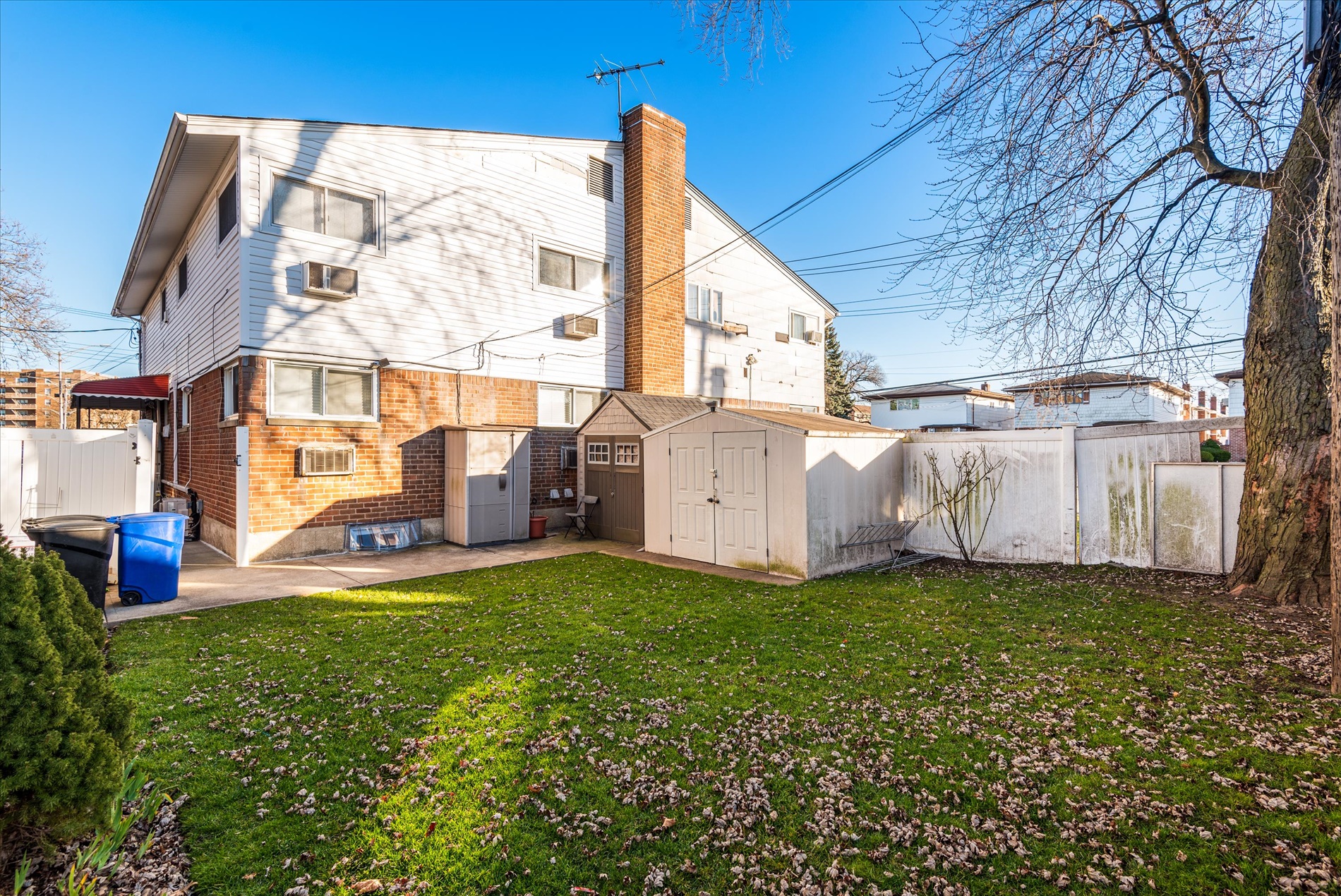 Howard Beach, New York, 11414, United States, 7 Bedrooms Bedrooms, ,5 BathroomsBathrooms,Residential,For Sale,1974400