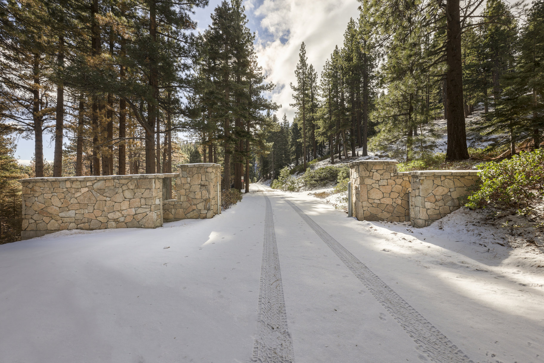  Sierra Sanctuary Lodge on 40 Acres - 物件實景