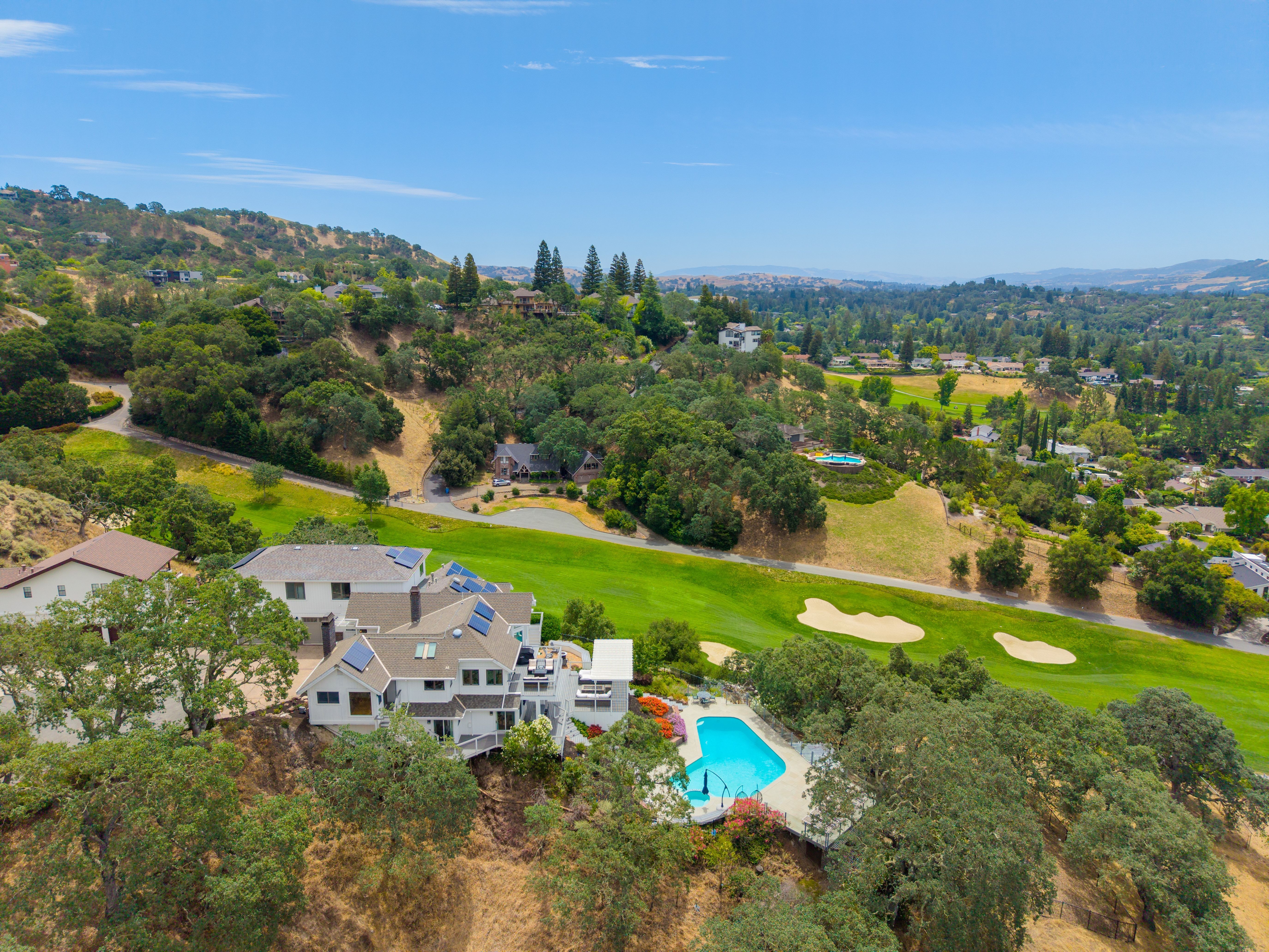  Sweeping Fairway Views Meet Rare Outdoor Living - 物件實景