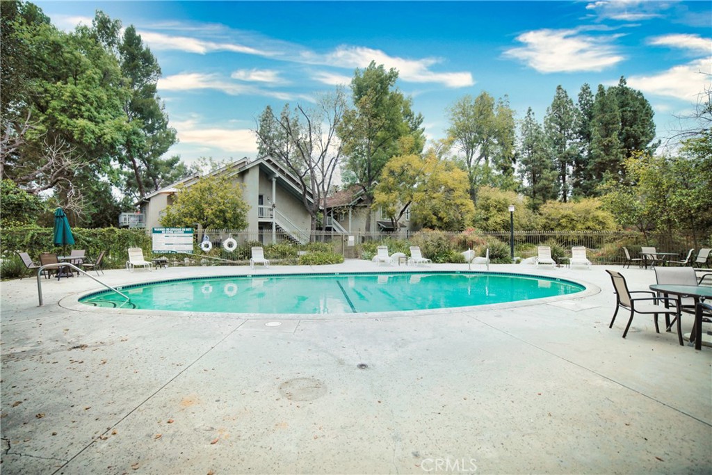 Canoga Park, California, 91303, United States, 2 Bedrooms Bedrooms, ,1 BathroomBathrooms,Residential,For Sale,1934510