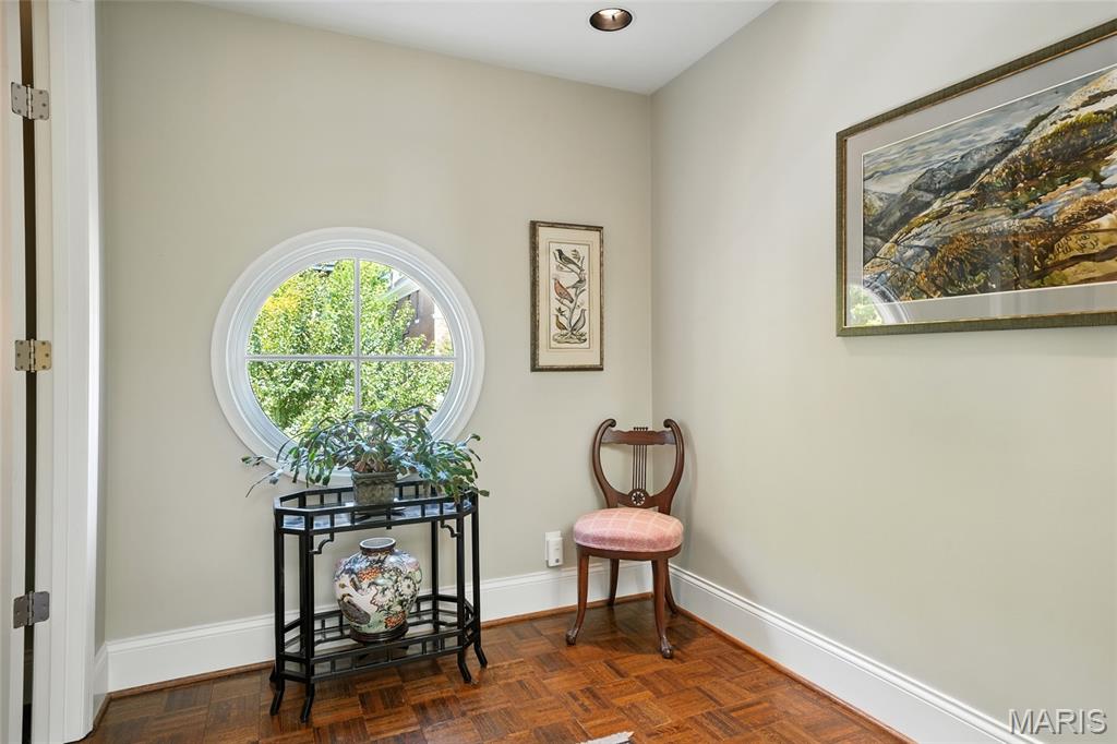 St Louis, Missouri, 63108, United States, 4 Bedrooms Bedrooms, ,5 BathroomsBathrooms,Residential,For Sale,1941664