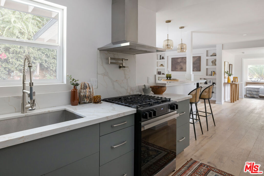 Los Angeles, California, 90065, United States, 3 Bedrooms Bedrooms, ,2 BathroomsBathrooms,Residential,For Sale,1987634