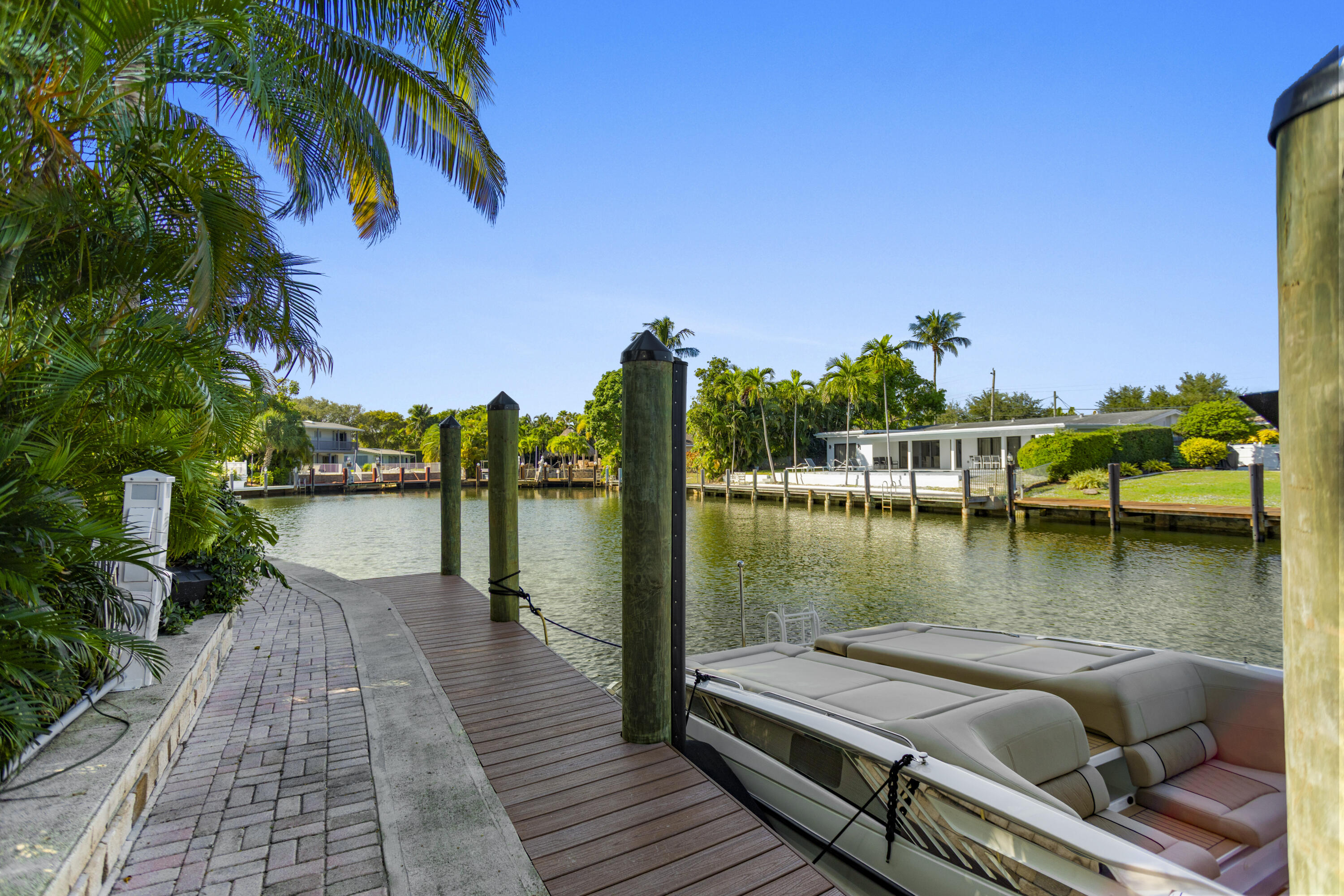 Lighthouse Point, Florida, 33064, United States, 4 Bedrooms Bedrooms, ,4 BathroomsBathrooms,Residential,For Sale,1992146