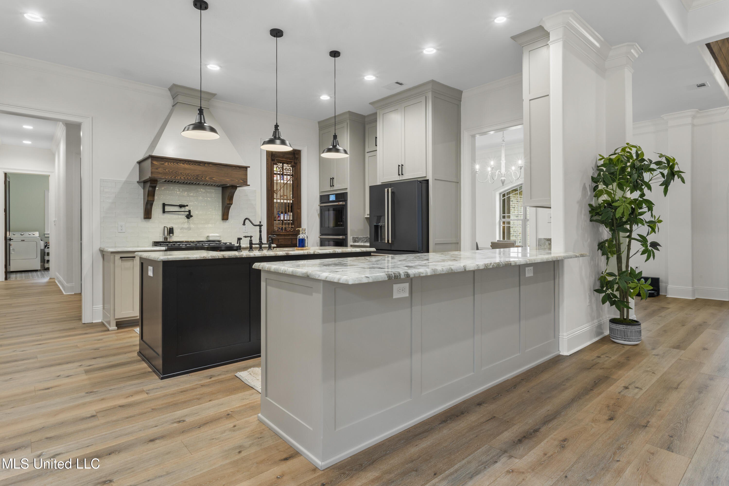 Gulfport, Mississippi, 39503, United States, 5 Bedrooms Bedrooms, ,5 BathroomsBathrooms,Residential,For Sale,1974357