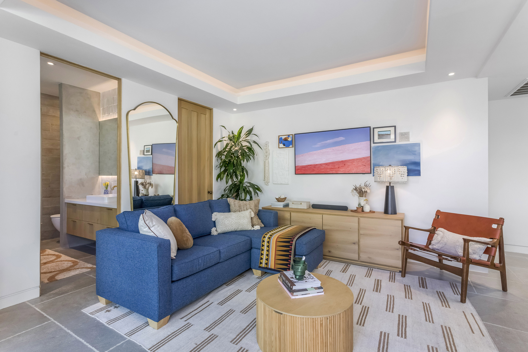  742 N June St - 物件實景