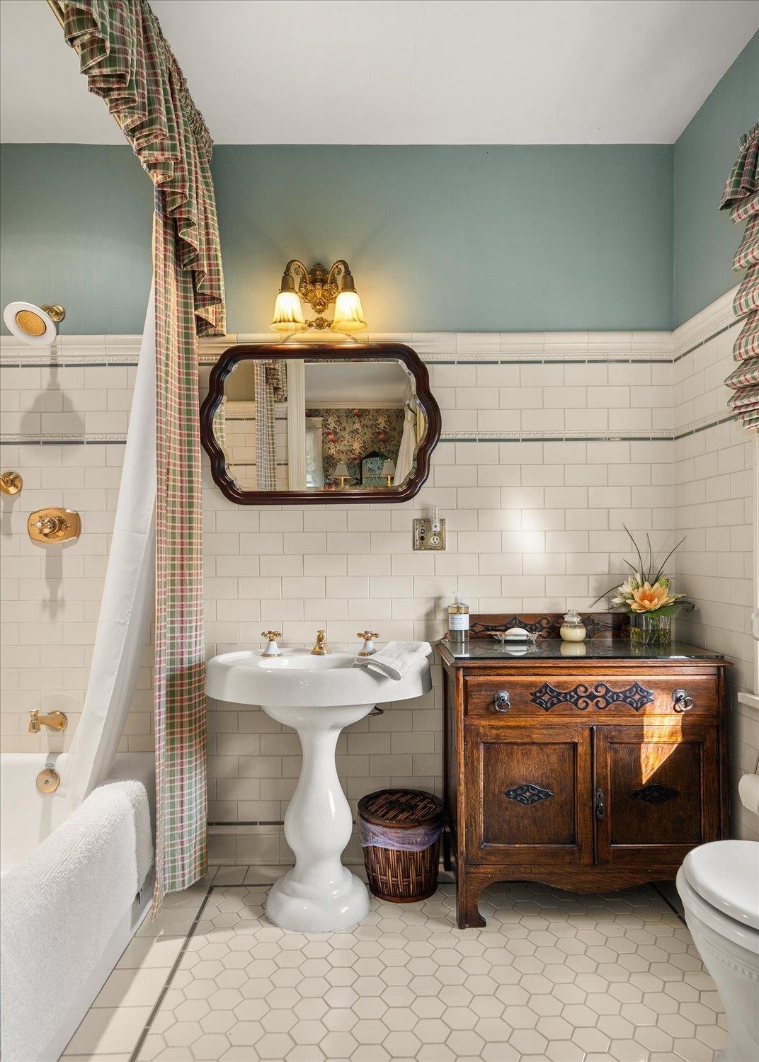 Spokane, Washington, 99201, United States, 4 Bedrooms Bedrooms, ,5 BathroomsBathrooms,Residential,For Sale,1987077