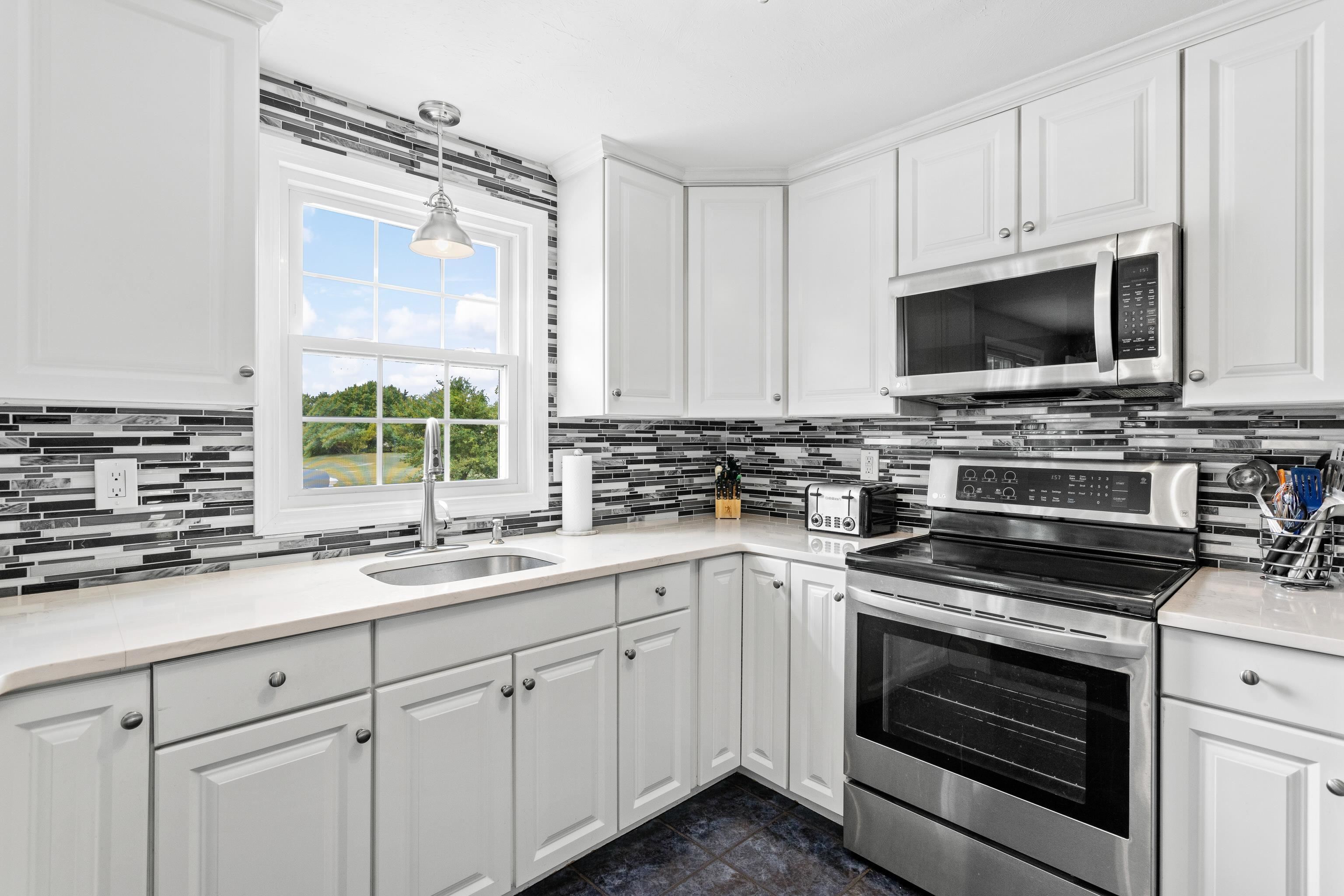 Pelham, New Hampshire, 03076, United States, 4 Bedrooms Bedrooms, ,3 BathroomsBathrooms,Residential,For Sale,1937373