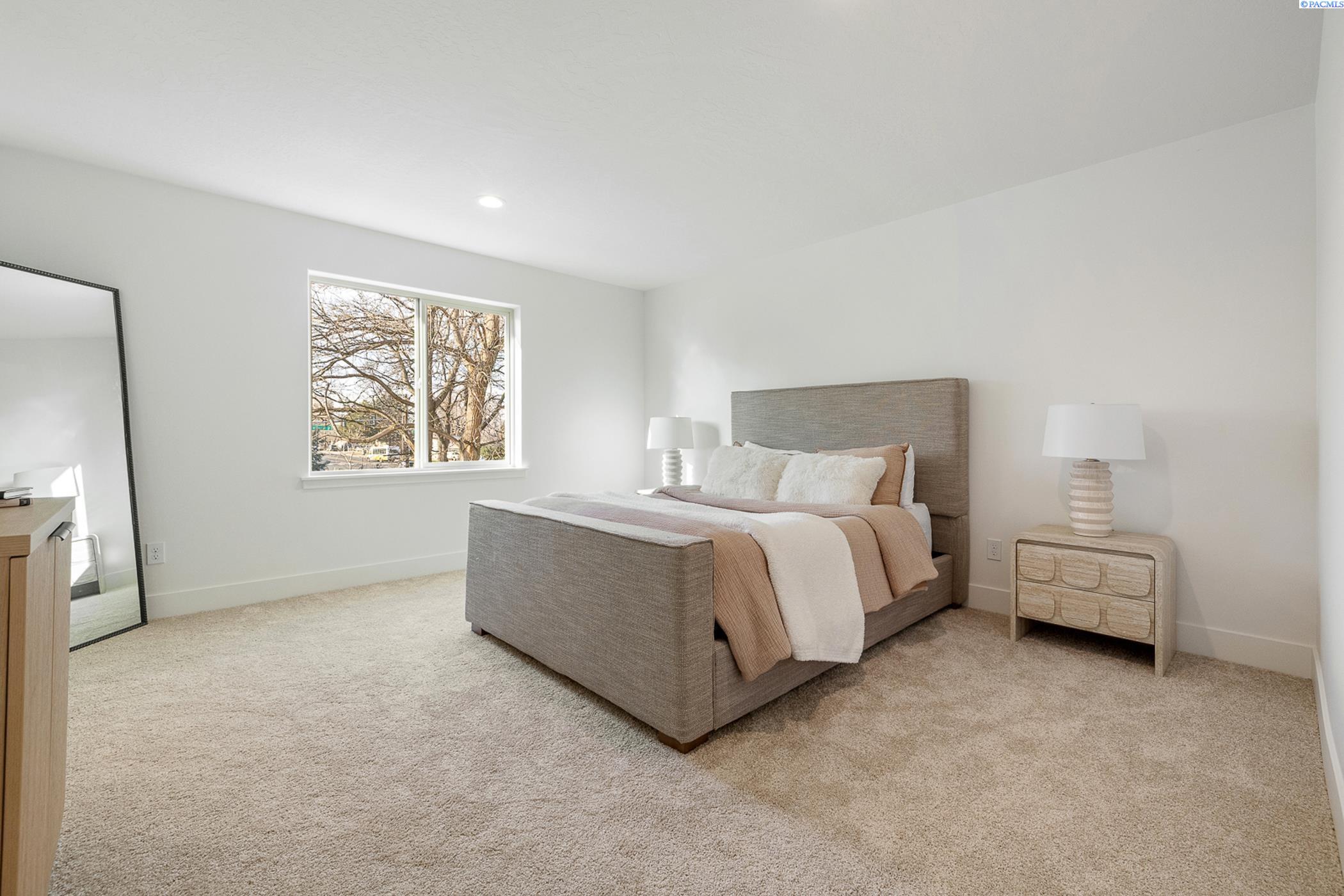 Kennewick, Washington, 99337, United States, 7 Bedrooms Bedrooms, ,Residential,For Sale,1949661