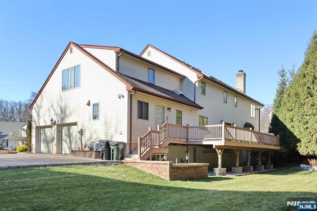 Paramus, New Jersey, 07652, United States, 5 Bedrooms Bedrooms, ,4 BathroomsBathrooms,Residential,For Sale,2001740