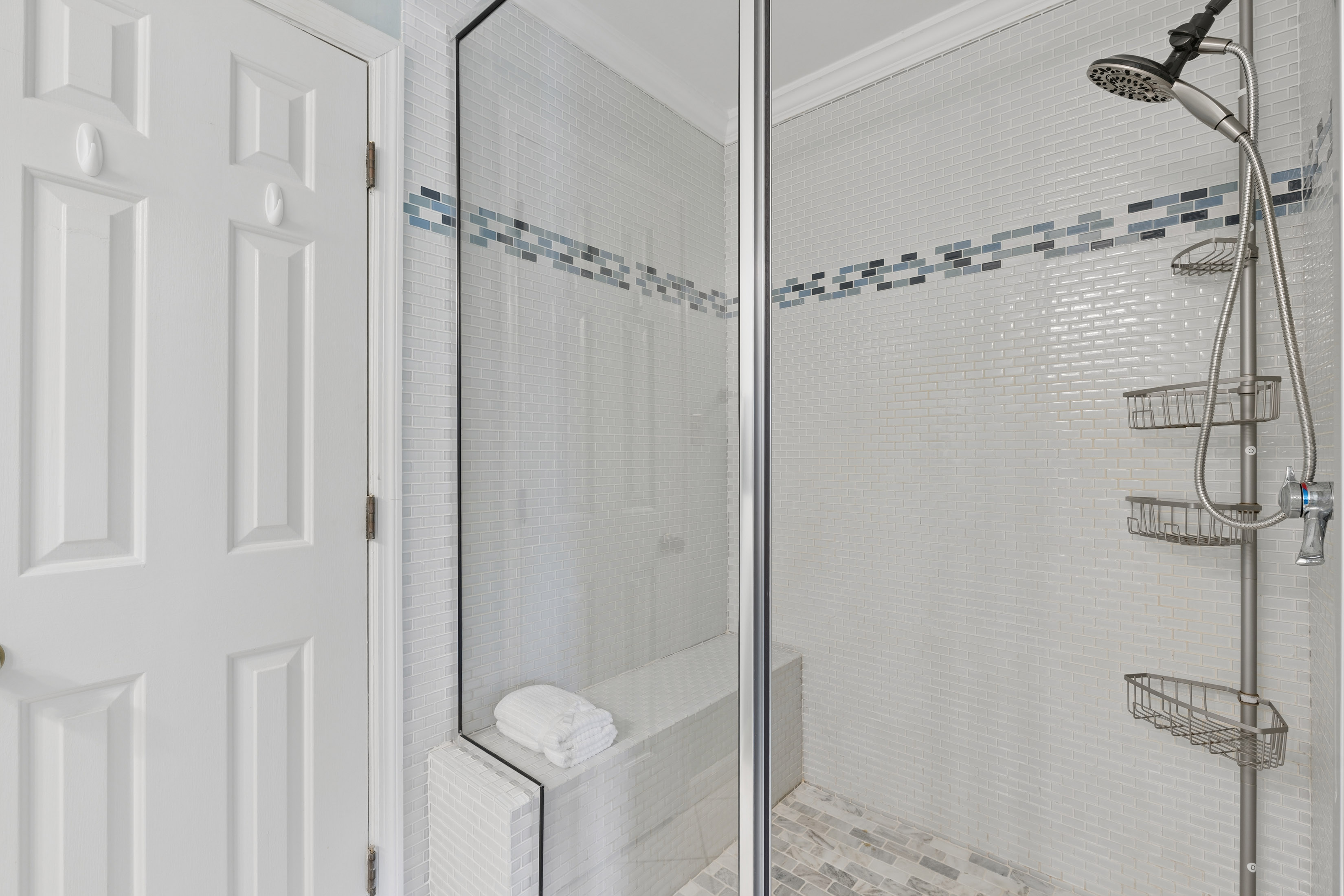  Lovingly Maintained and Thoughtfully Updated Residence - 物件實景