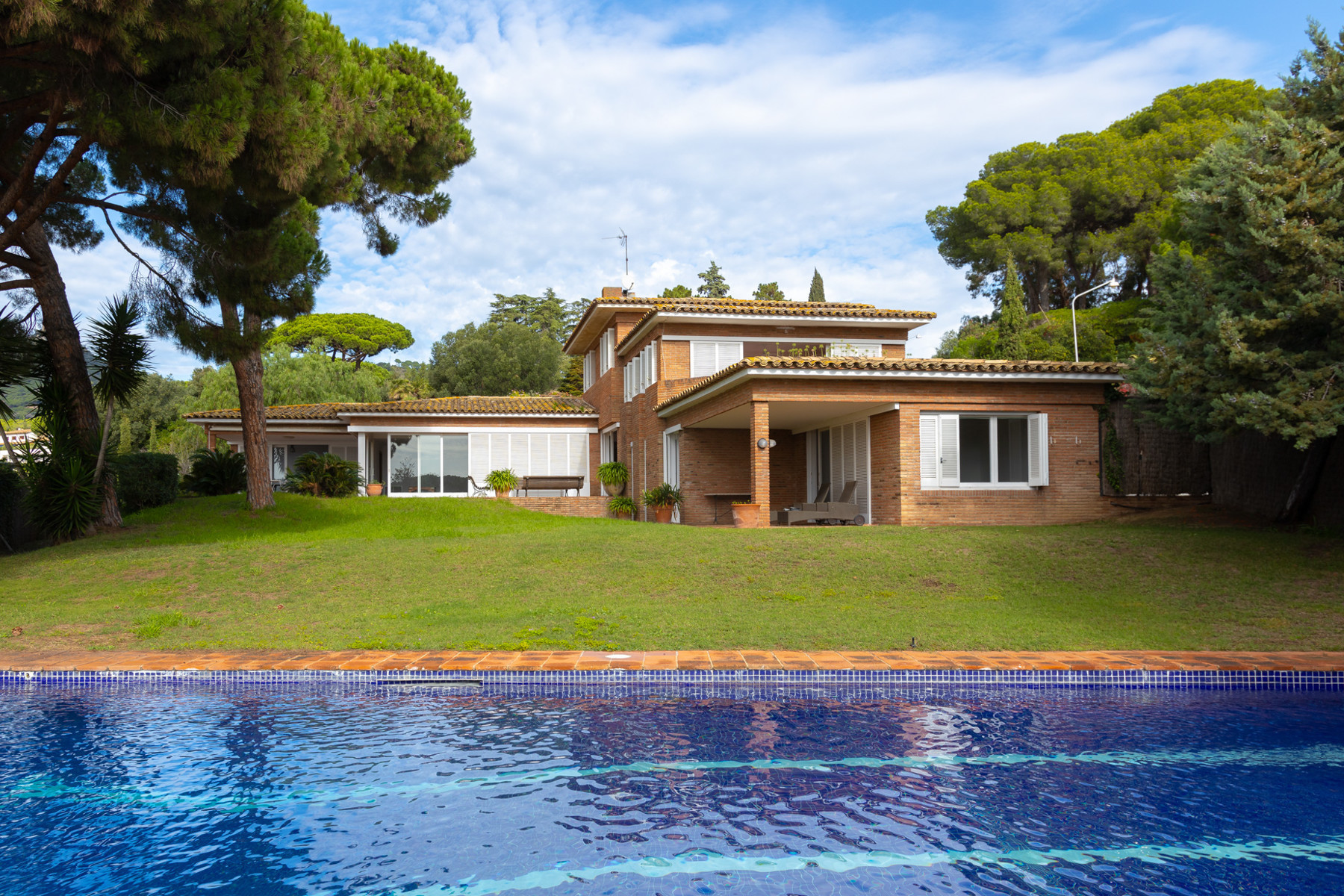 House with sea views, swimming pool and large garden in Cabrera de Mar 
