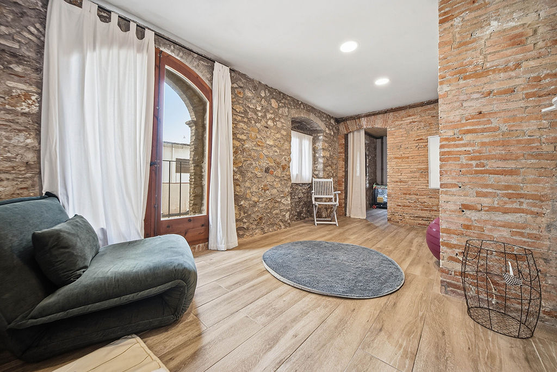  Charming 19th century stone house in the heart of L