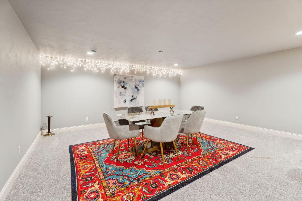 MENASHA, Wisconsin, 54952, United States, 6 Bedrooms Bedrooms, ,4 BathroomsBathrooms,Residential,For Sale,1807360
