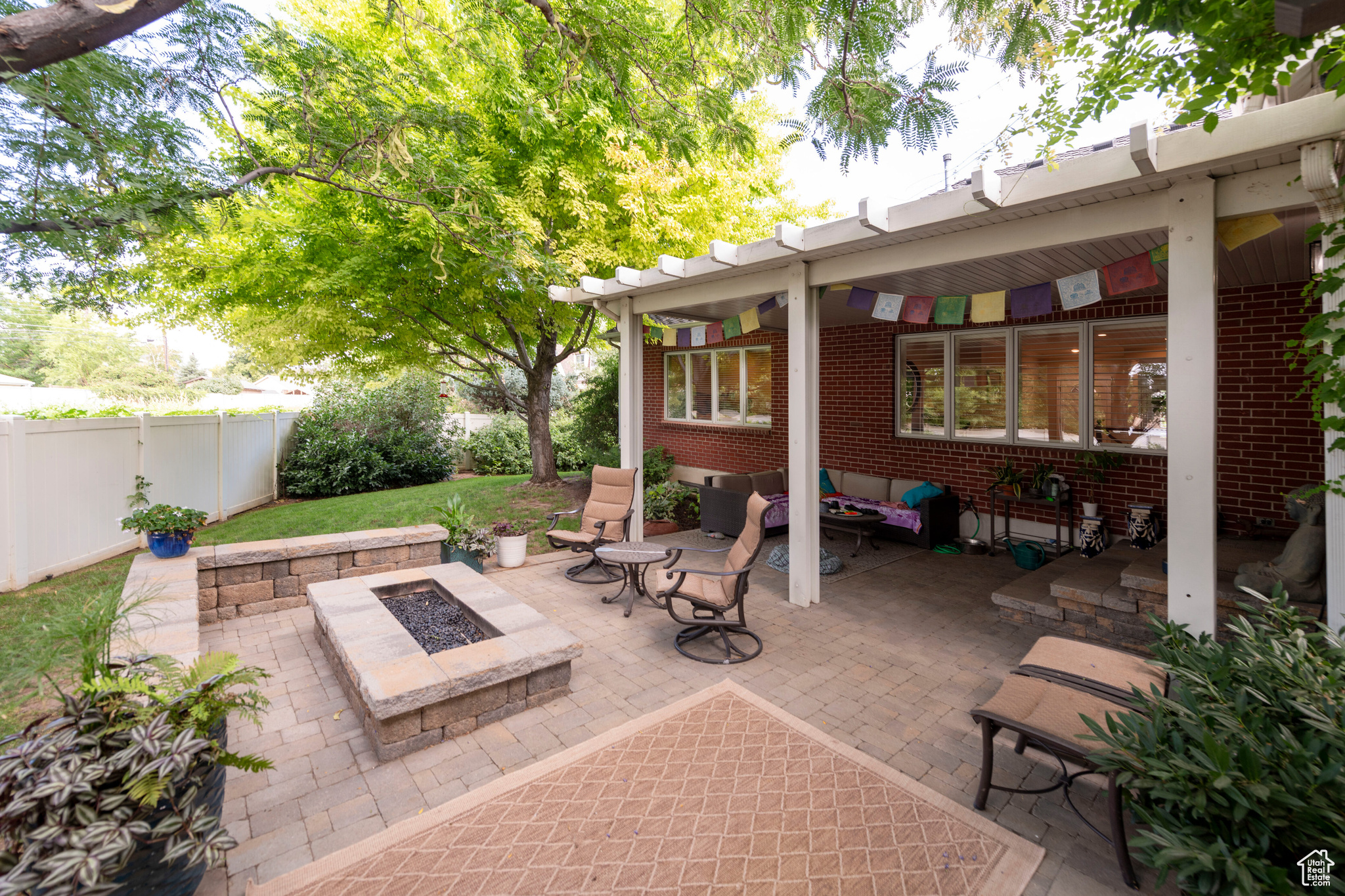 Murray, Utah, 84121, United States, 6 Bedrooms Bedrooms, ,2 BathroomsBathrooms,Residential,For Sale,1927419