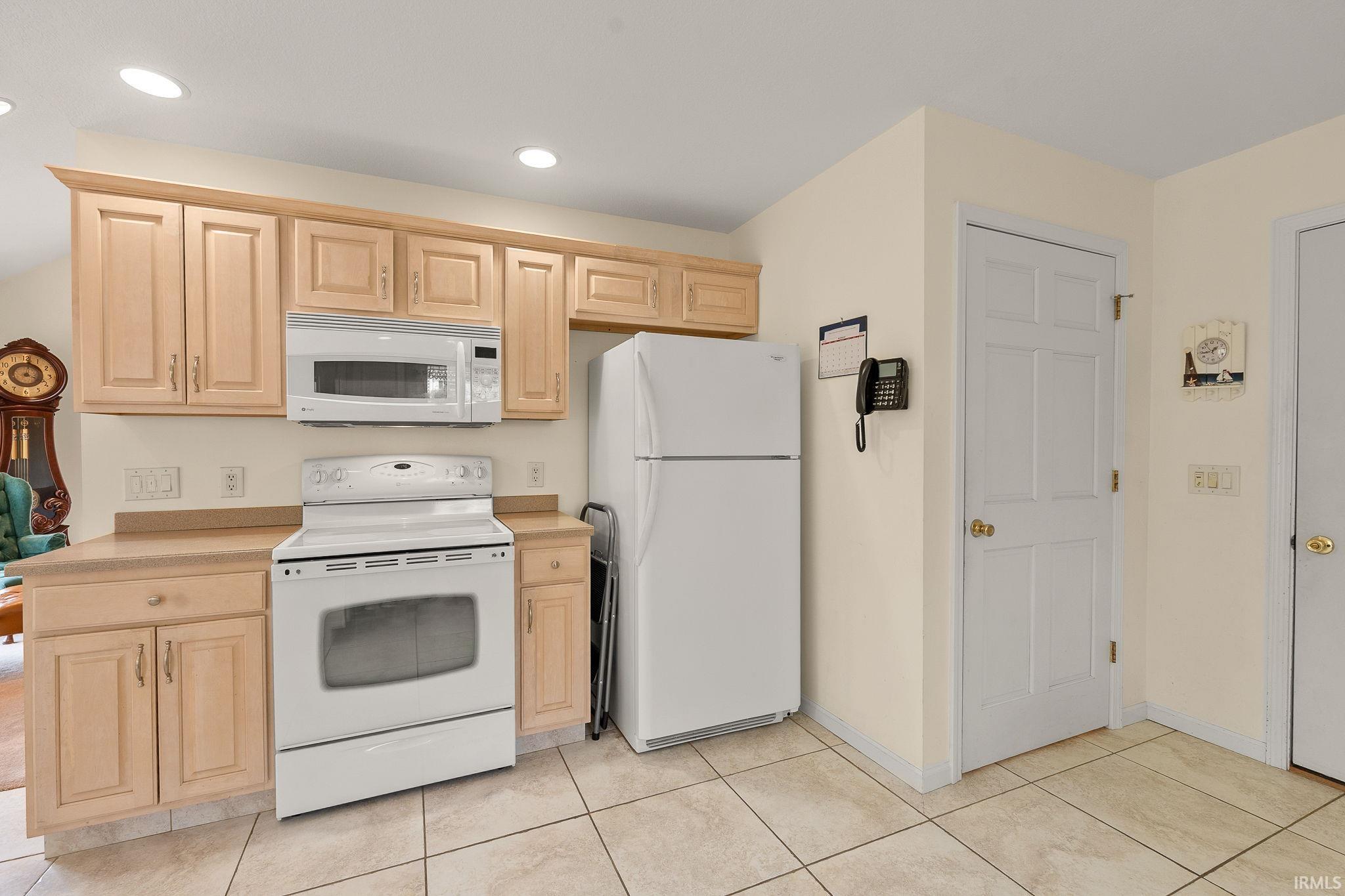 Angola, Indiana, 46703, United States, 3 Bedrooms Bedrooms, ,3 BathroomsBathrooms,Residential,For Sale,1915432