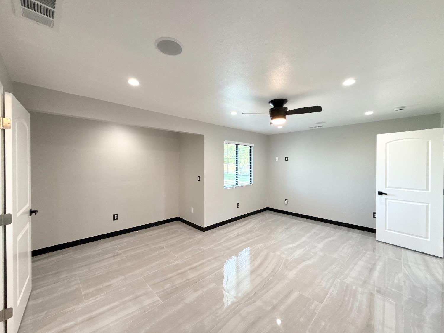 Chowchilla, California, 93610, United States, 3 Bedrooms Bedrooms, ,2 BathroomsBathrooms,Residential,For Sale,1993828