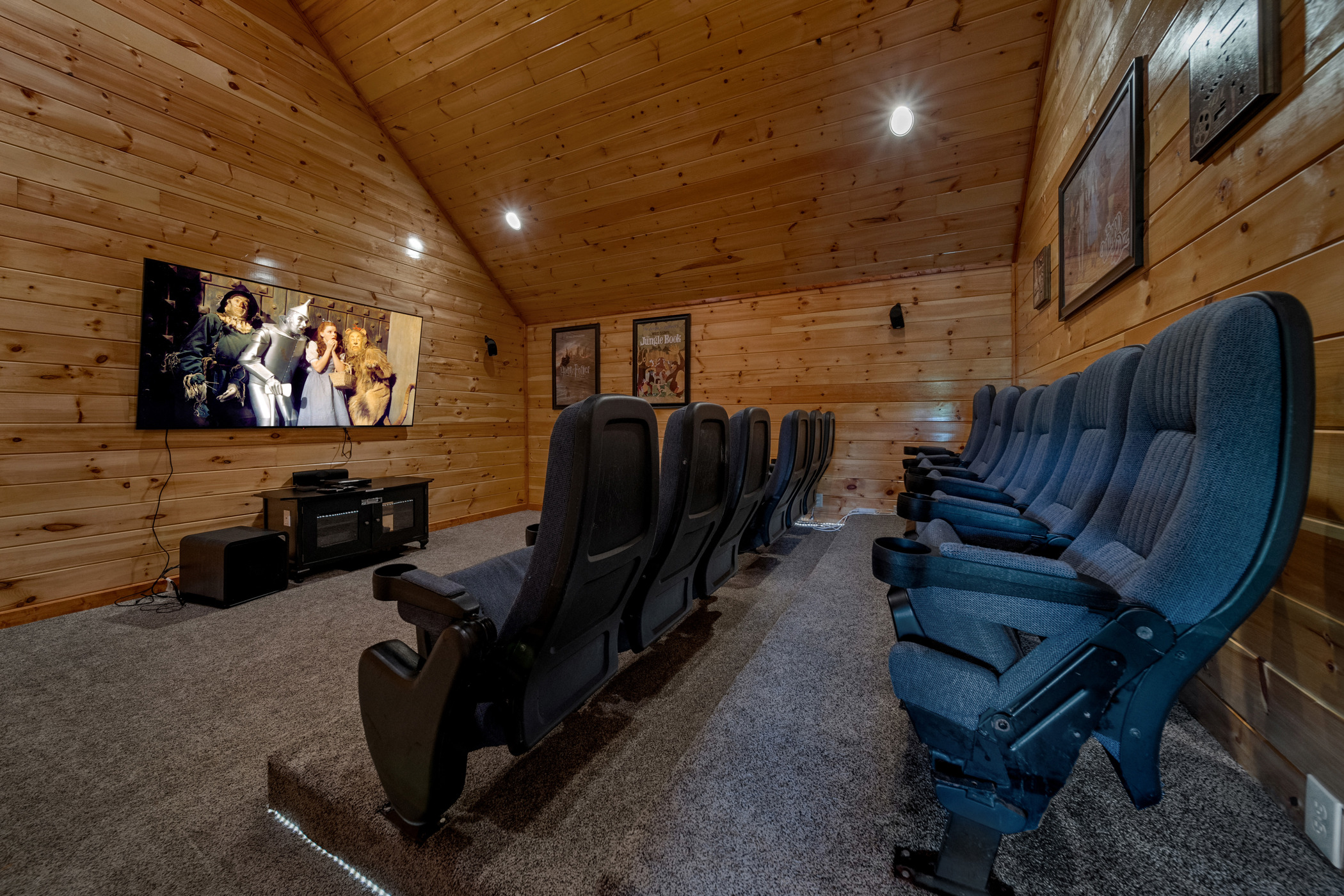 Gatlinburg, Tennessee, 37738, United States, 5 Bedrooms Bedrooms, ,6 BathroomsBathrooms,Residential,For Sale,1914127