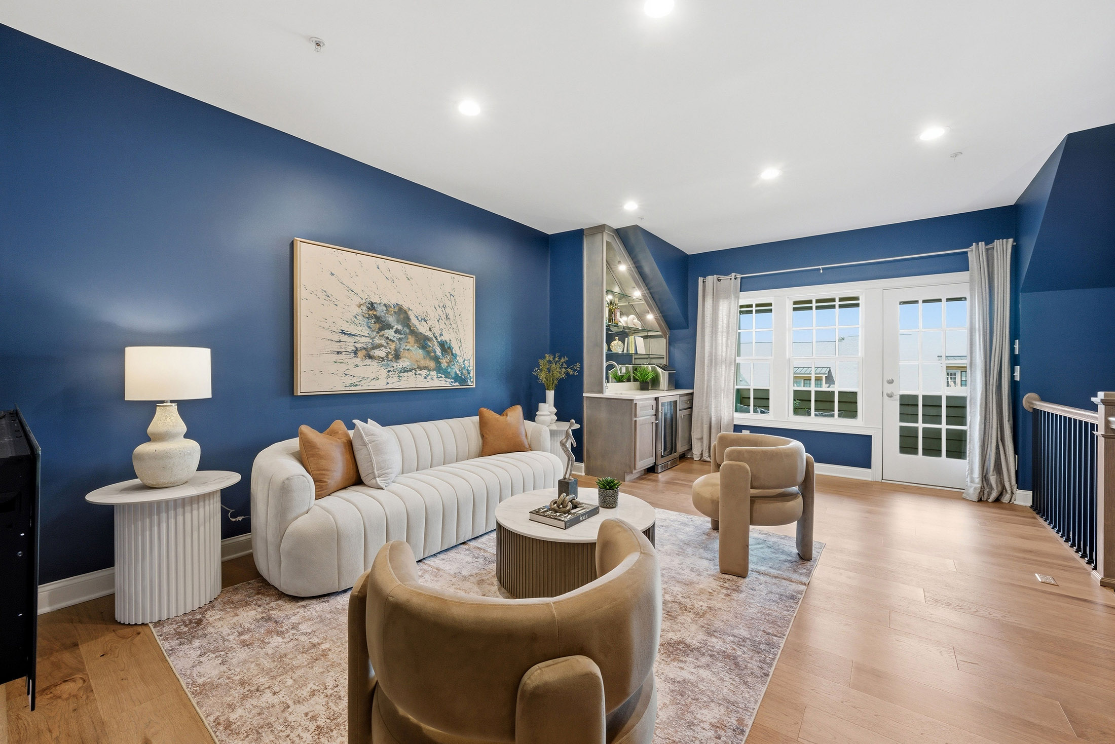  Location, Livability and Thoughtful Upgrades in a One-of-a-Kind Setting - 物件實景