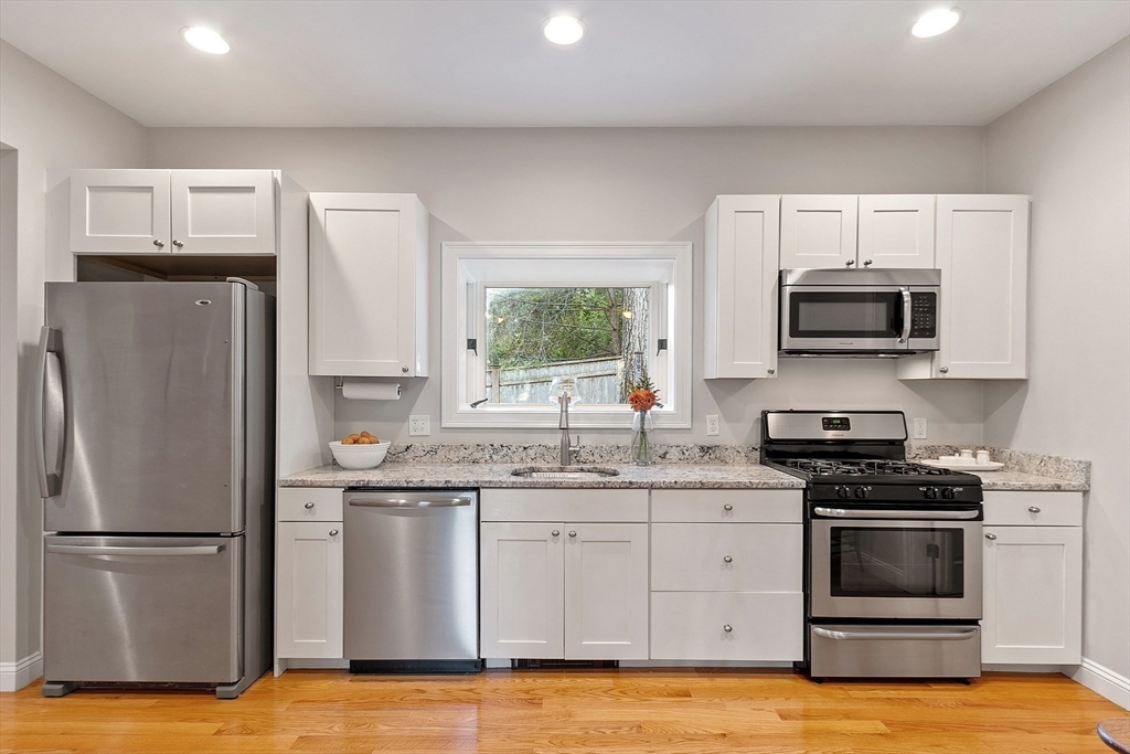 Andover, Massachusetts, 01810, United States, 2 Bedrooms Bedrooms, ,1 BathroomBathrooms,Residential,For Sale,1941591