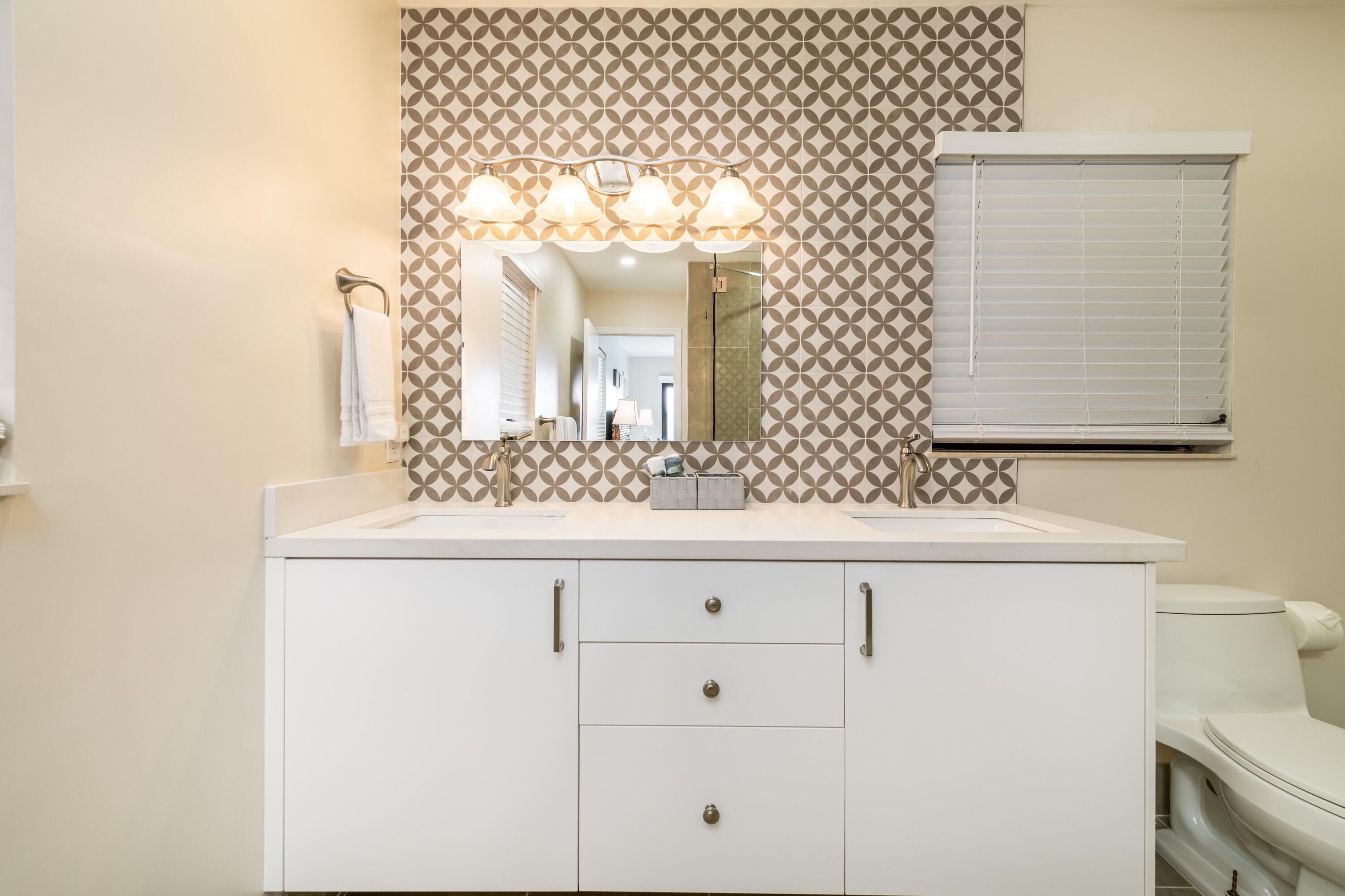 MARATHON, Florida, 33050, United States, 2 Bedrooms Bedrooms, ,2 BathroomsBathrooms,Residential,For Sale,1988223