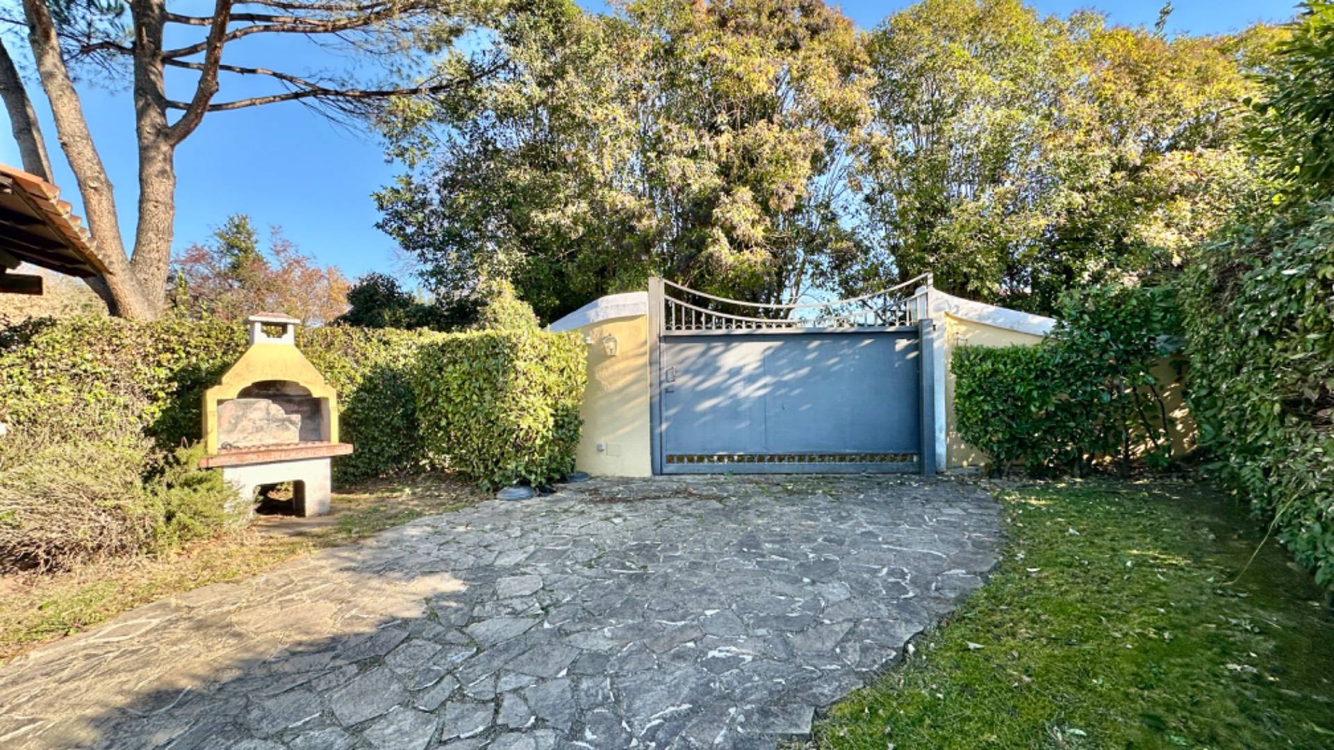 Roma, Roma, 00100, IT, 4 Bedrooms Bedrooms, ,3 BathroomsBathrooms,Residential,For Sale,1746322
