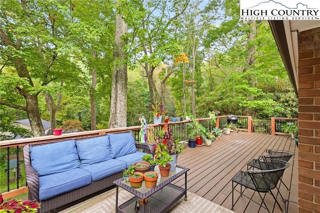 Boone, North Carolina, 28607, United States, 3 Bedrooms Bedrooms, ,3 BathroomsBathrooms,Residential,For Sale,1974866