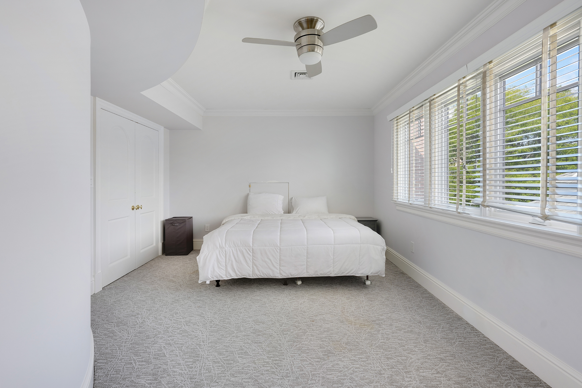 Brooklyn, New York, 11230, United States, 4 Bedrooms Bedrooms, ,7 BathroomsBathrooms,Residential,For Sale,1942878