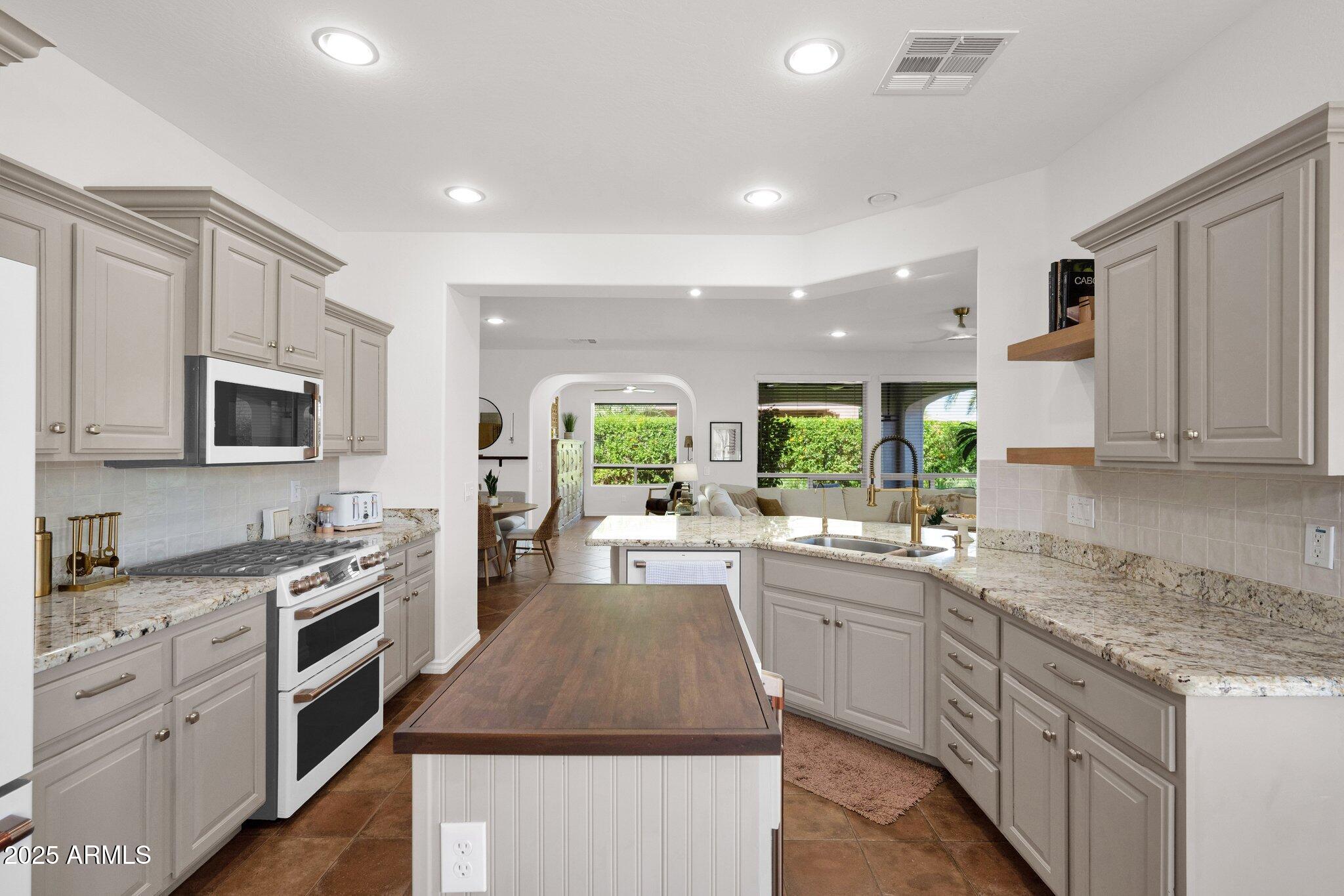 Queen Creek, Arizona, 85140, United States, 2 Bedrooms Bedrooms, ,Residential,For Sale,1821338