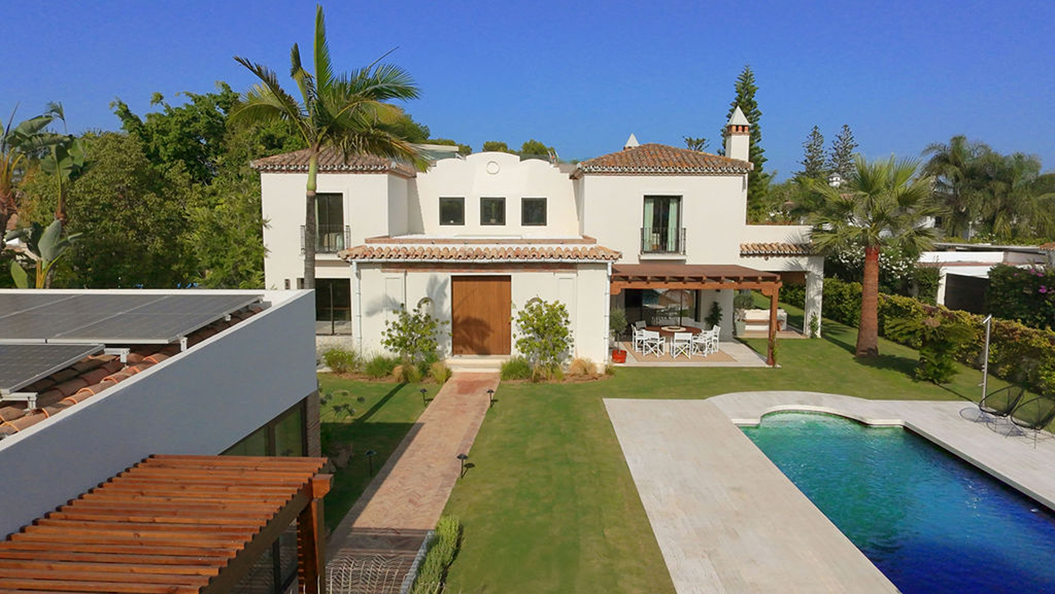  Contemporary beachfront villa with designer interiors in Casasola, Marbella - 物件實景