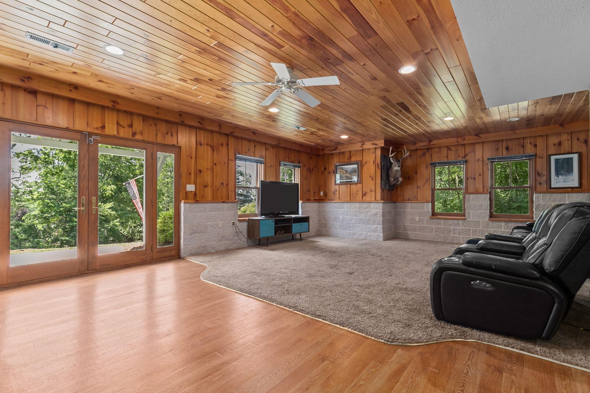 Berlin, Wisconsin, 54923, United States, 5 Bedrooms Bedrooms, ,4 BathroomsBathrooms,Residential,For Sale,1974961