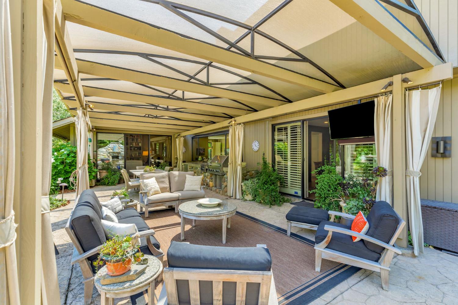 Gold River, California, 95670, United States, 4 Bedrooms Bedrooms, ,5 BathroomsBathrooms,Residential,For Sale,1987751