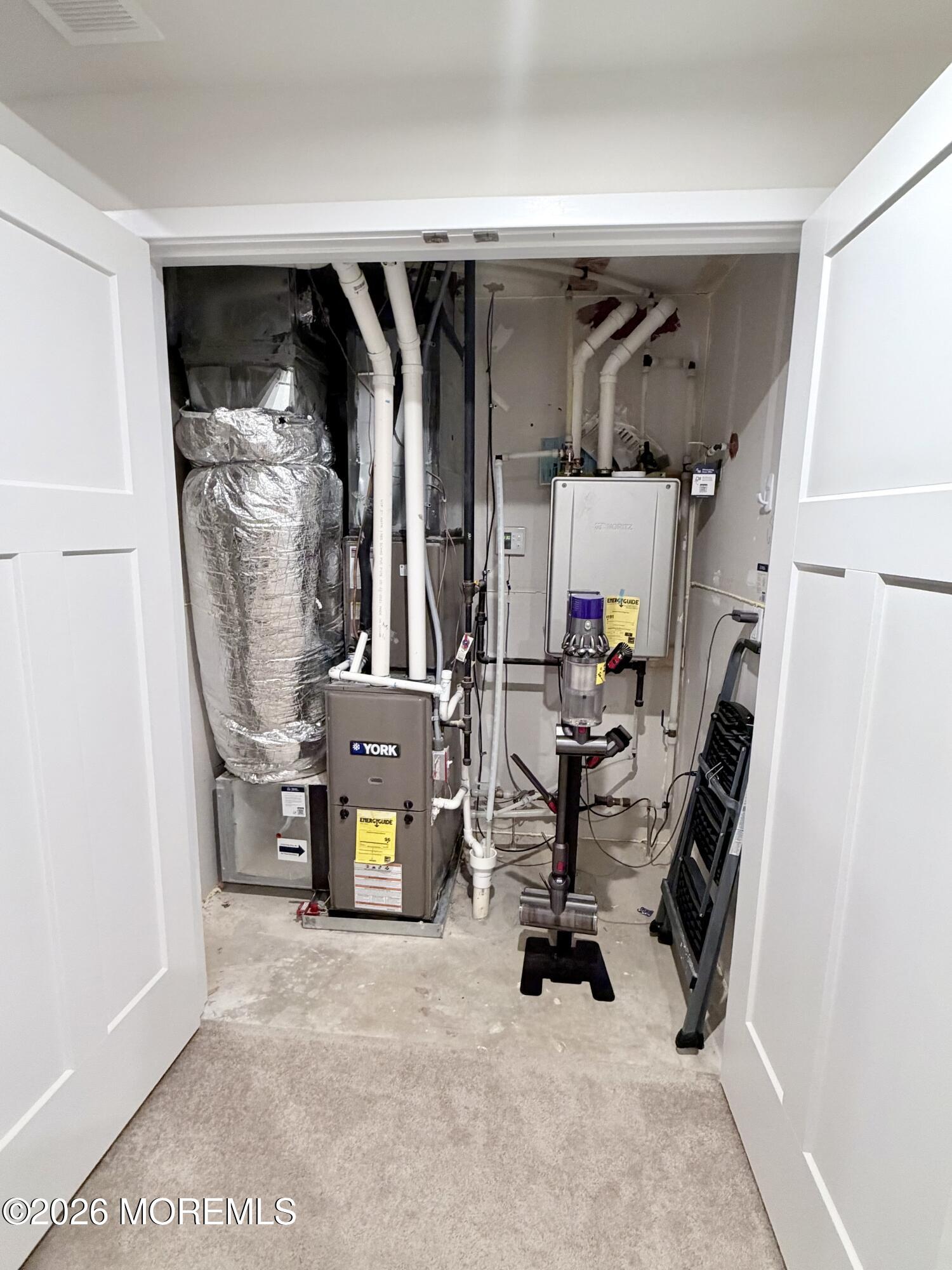 Parlin, New Jersey, 08859, United States, 3 Bedrooms Bedrooms, ,3 BathroomsBathrooms,Residential,For Sale,2010964