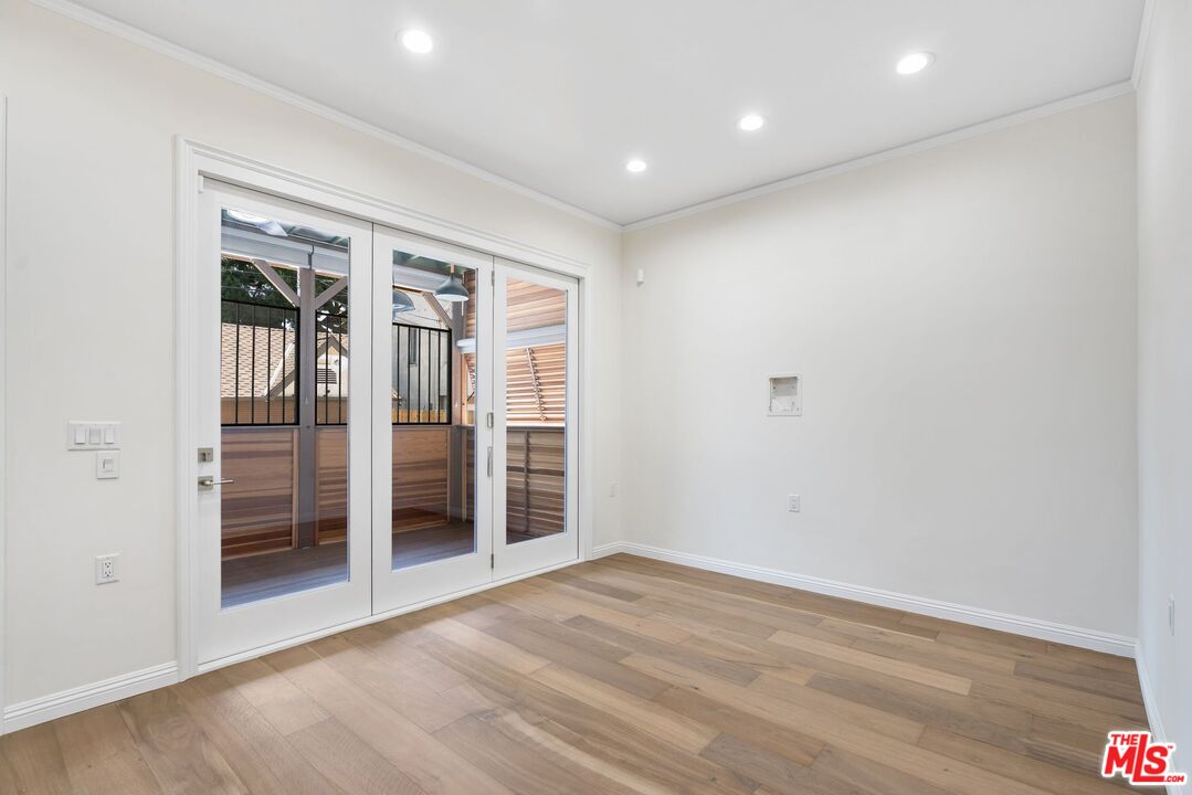 Los Angeles, California, 90006, United States, 7 Bedrooms Bedrooms, ,6 BathroomsBathrooms,Residential,For Sale,1848318