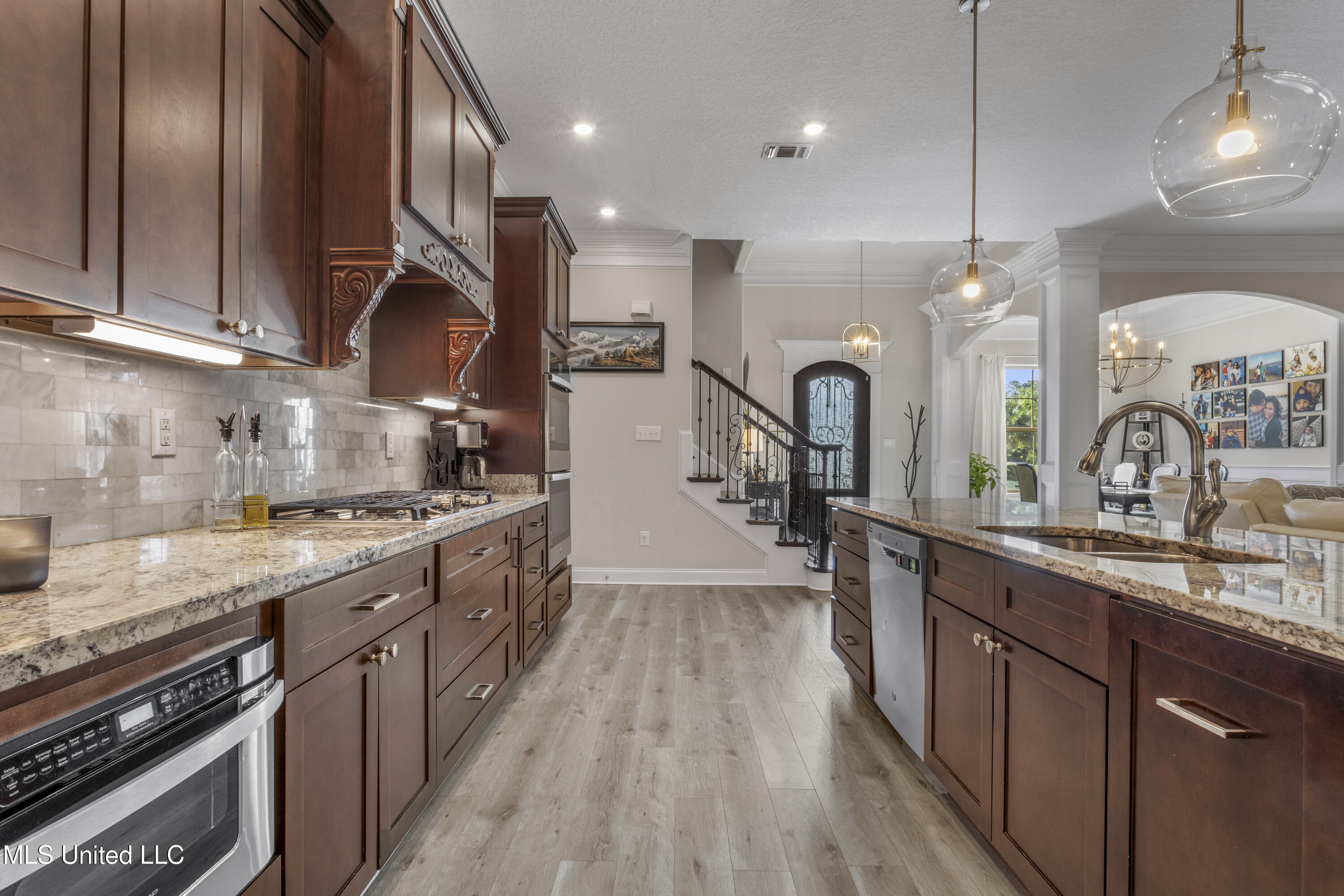 Ocean Springs, Mississippi, 39564, United States, 5 Bedrooms Bedrooms, ,3 BathroomsBathrooms,Residential,For Sale,1805037