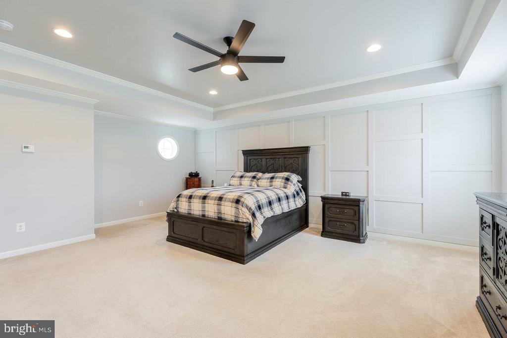 Charles Town, West Virginia, 25414, United States, 4 Bedrooms Bedrooms, ,5 BathroomsBathrooms,Residential,For Sale,1965453