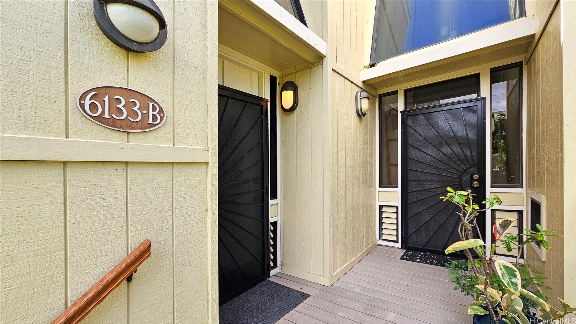 Honolulu, Hawaii, 96821, United States, 2 Bedrooms Bedrooms, ,3 BathroomsBathrooms,Residential,For Sale,1838475