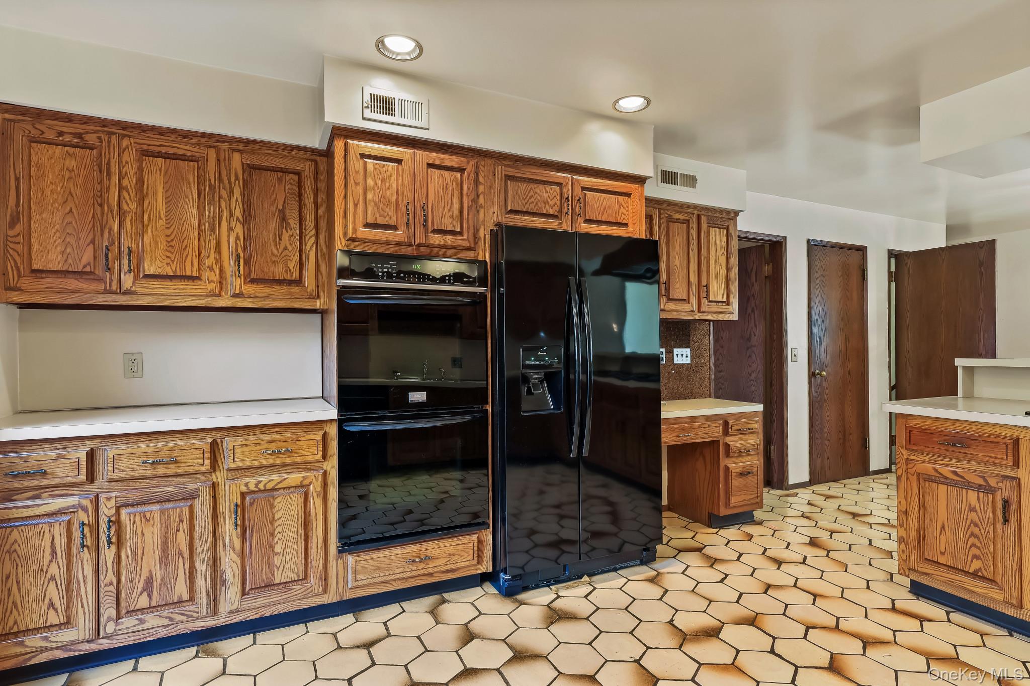 Harrison, New York, 10528, United States, 4 Bedrooms Bedrooms, ,5 BathroomsBathrooms,Residential,For Sale,1989402