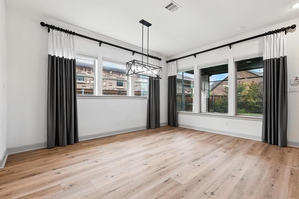 Arlington, Texas, 76005, United States, 2 Bedrooms Bedrooms, ,2 BathroomsBathrooms,Residential,For Sale,1899955