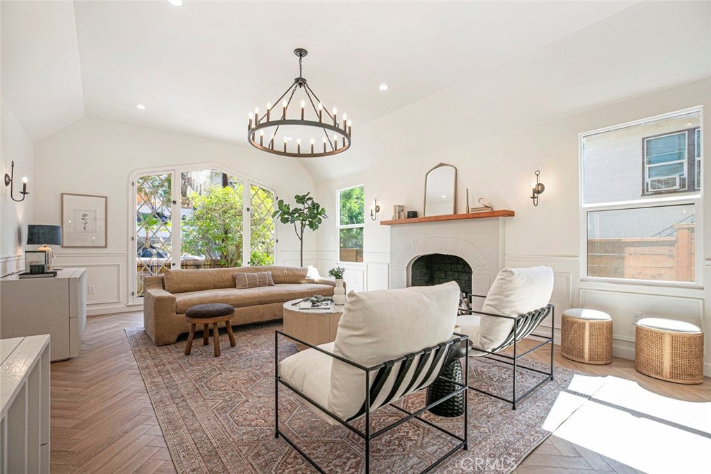 Los Angeles, California, 90027, United States, 4 Bedrooms Bedrooms, ,3 BathroomsBathrooms,Residential,For Sale,1942315