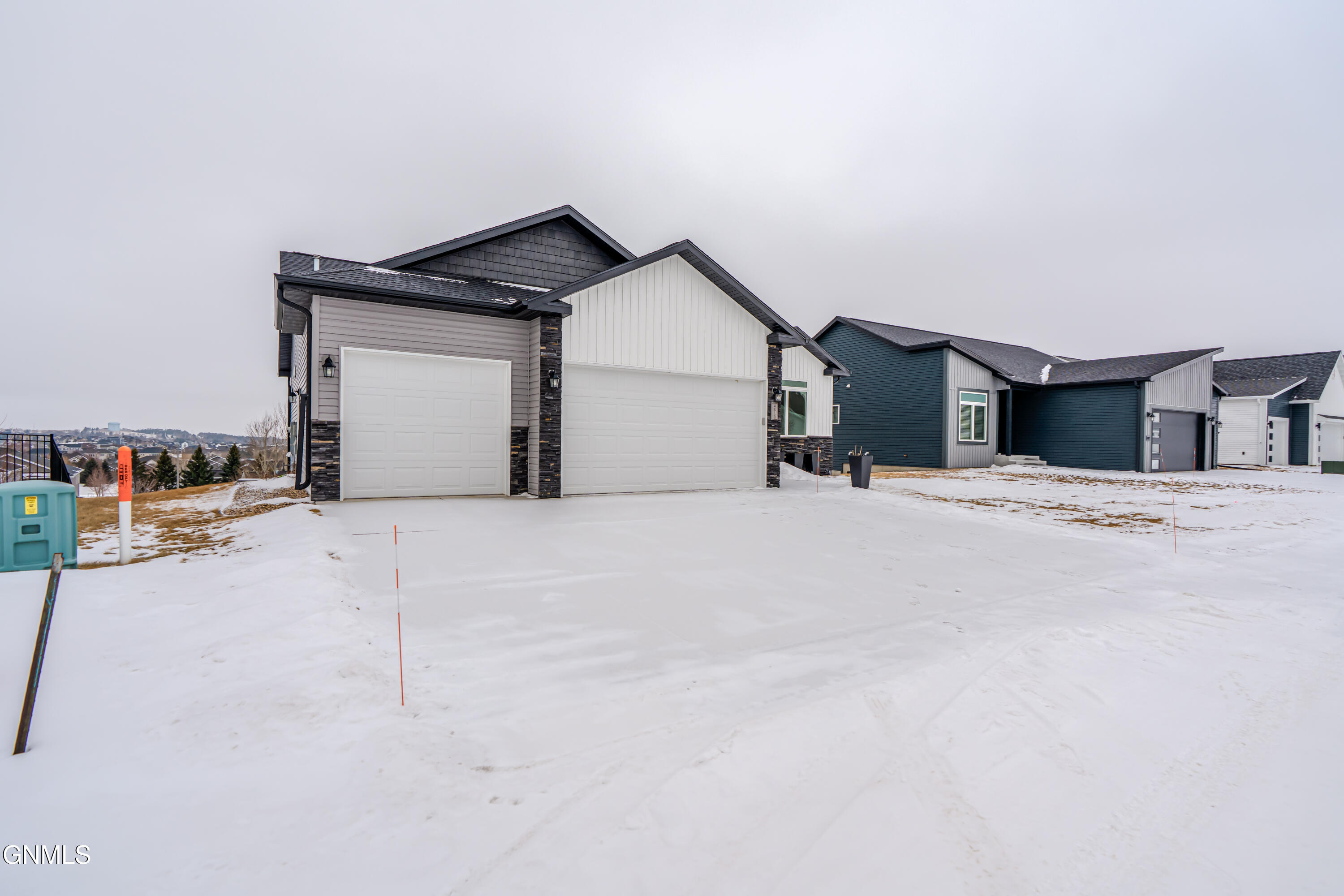 Bismarck, North Dakota, 58503, United States, 4 Bedrooms Bedrooms, ,3 BathroomsBathrooms,Residential,For Sale,2035327