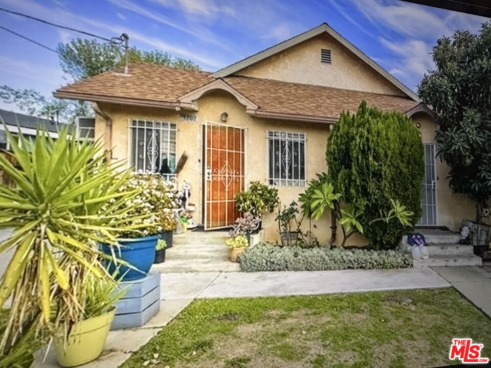 Los Angeles, California, 90032, United States, 2 Bedrooms Bedrooms, ,Residential,For Sale,1951001