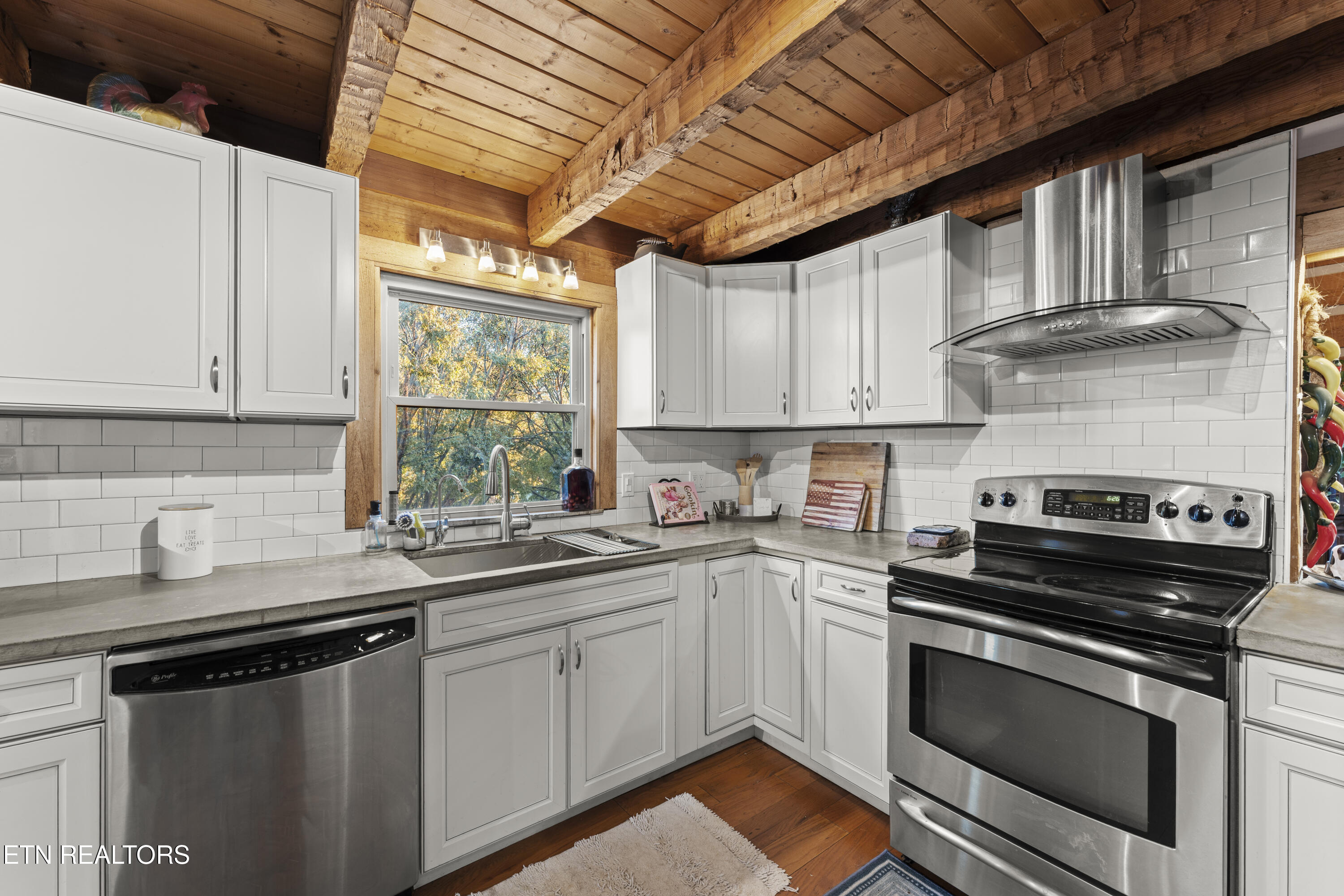 Knoxville, Tennessee, 37922, United States, 4 Bedrooms Bedrooms, ,4 BathroomsBathrooms,Residential,For Sale,1977894