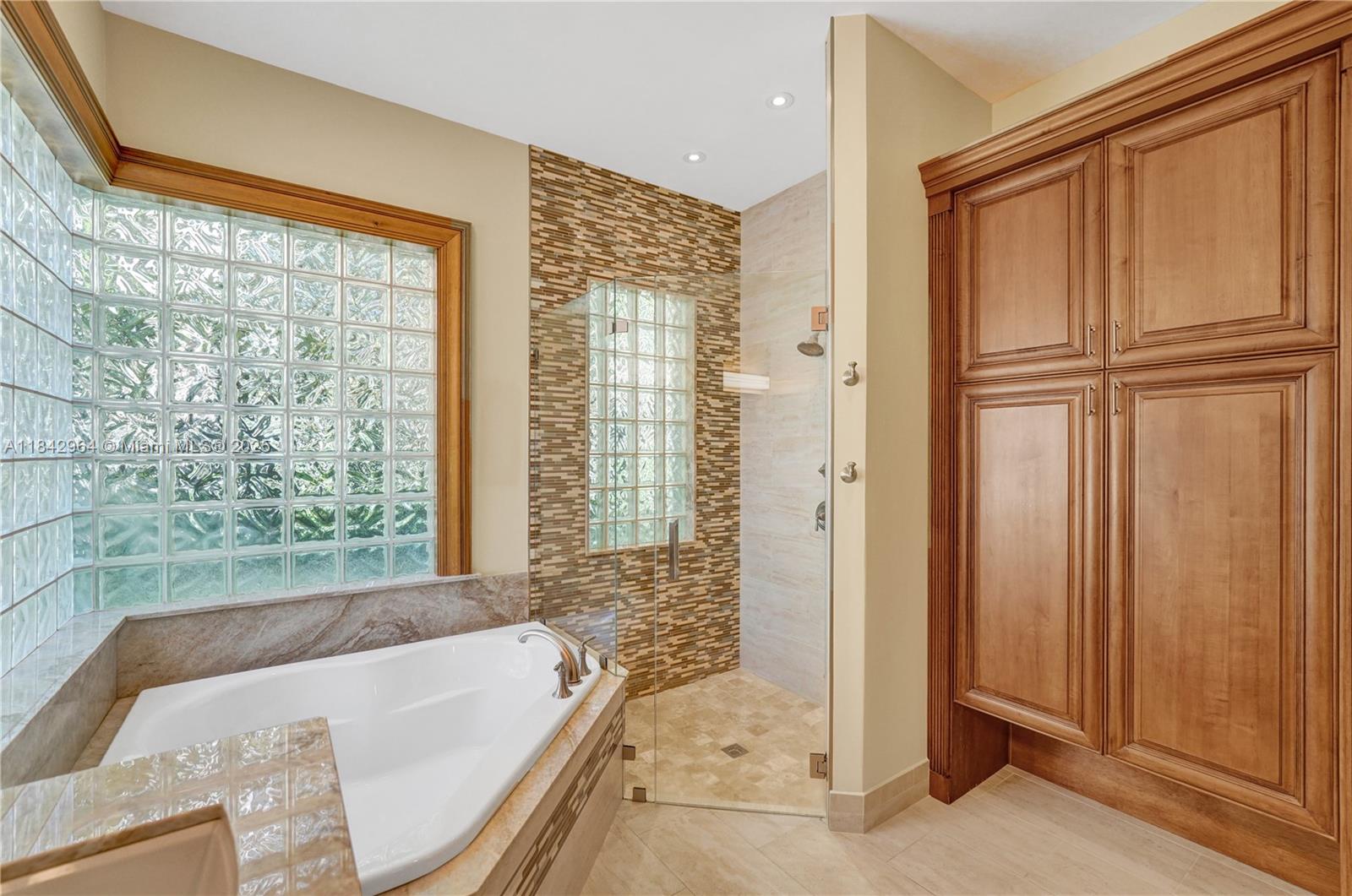 Weston, Florida, 33326, United States, 5 Bedrooms Bedrooms, ,4 BathroomsBathrooms,Residential,For Sale,1987523