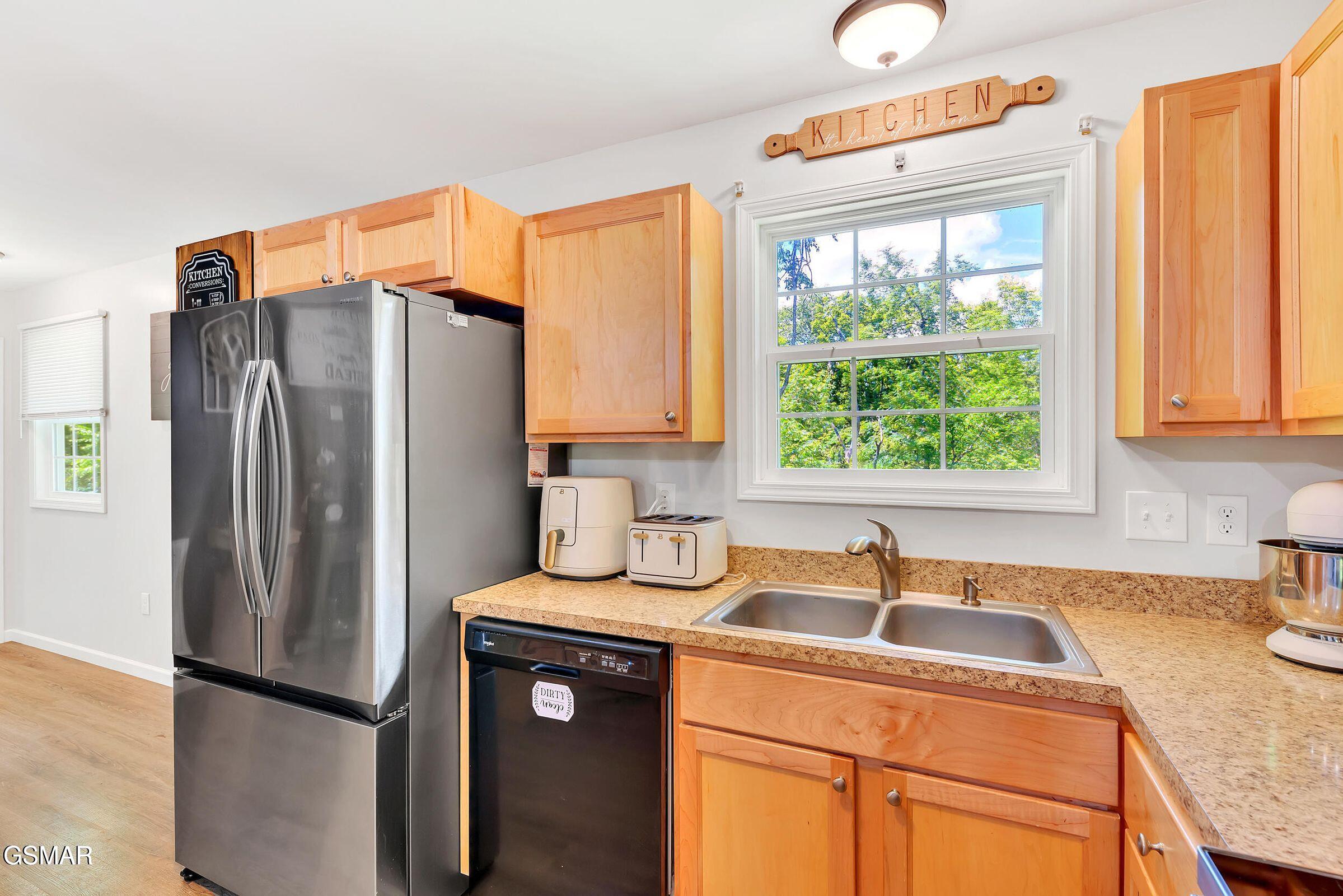 Bybee, Tennessee, 37713, United States, 4 Bedrooms Bedrooms, ,2 BathroomsBathrooms,Residential,For Sale,1980486