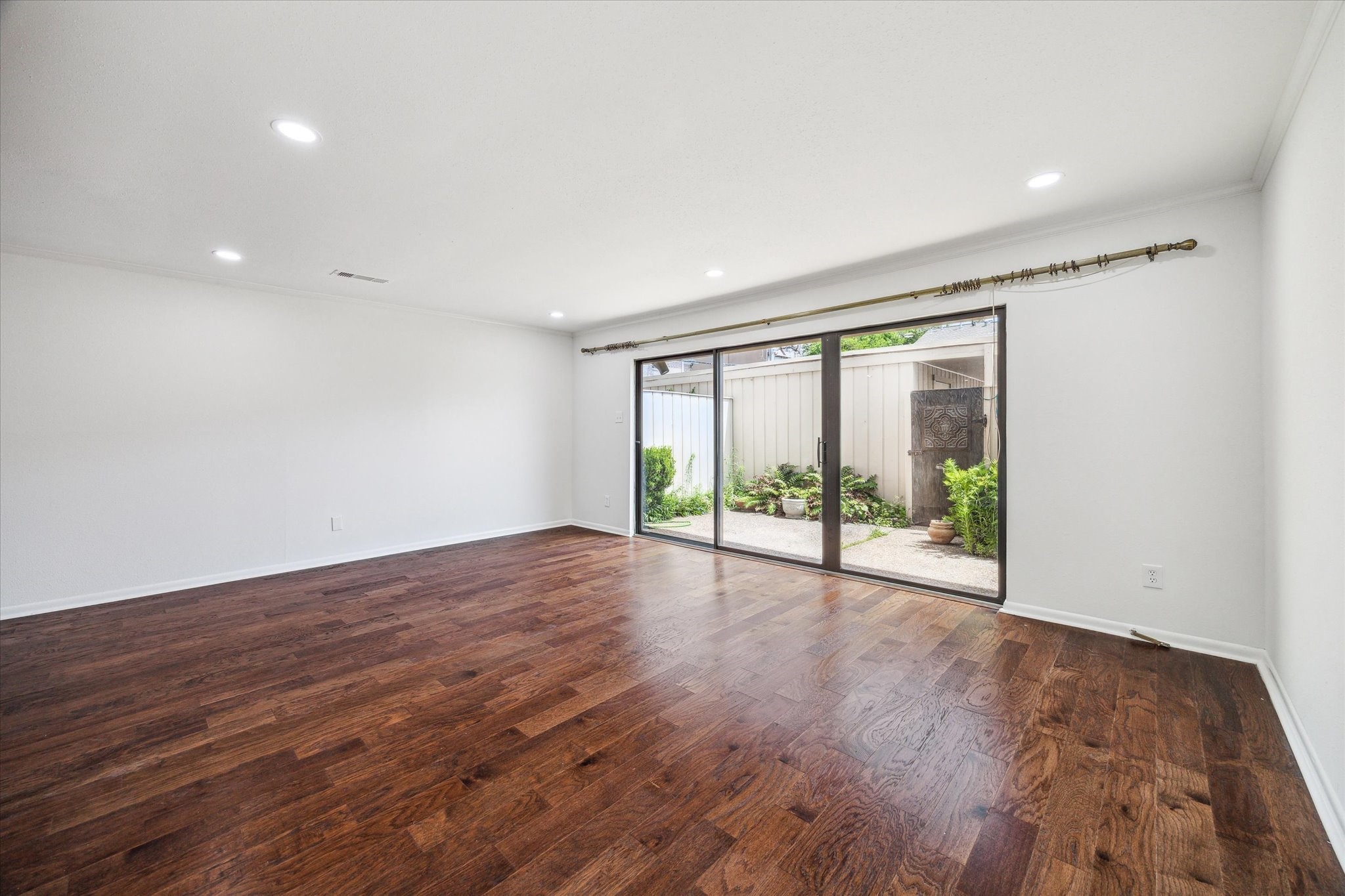  5827 Valley Forge Drive #83 - 物件實景