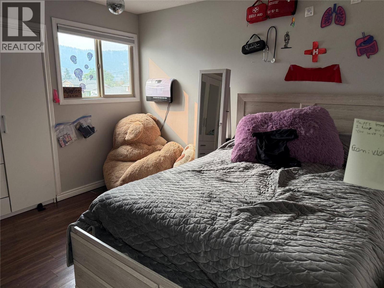 KAMLOOPS, British Columbia, V2H 1N1, CA, 4 Bedrooms Bedrooms, ,4 BathroomsBathrooms,Residential,For Sale,1947764