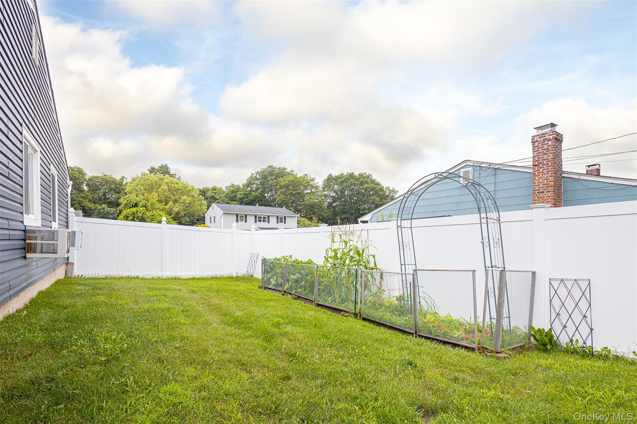 Port Jefferson Station, New York, 11776, United States, 3 Bedrooms Bedrooms, ,2 BathroomsBathrooms,Residential,For Sale,1938737