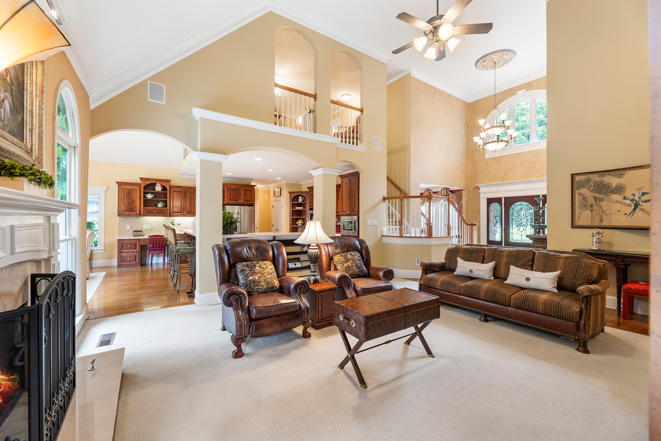  Luxurious Living with Hometown Charm in Hidden River - 物件實景