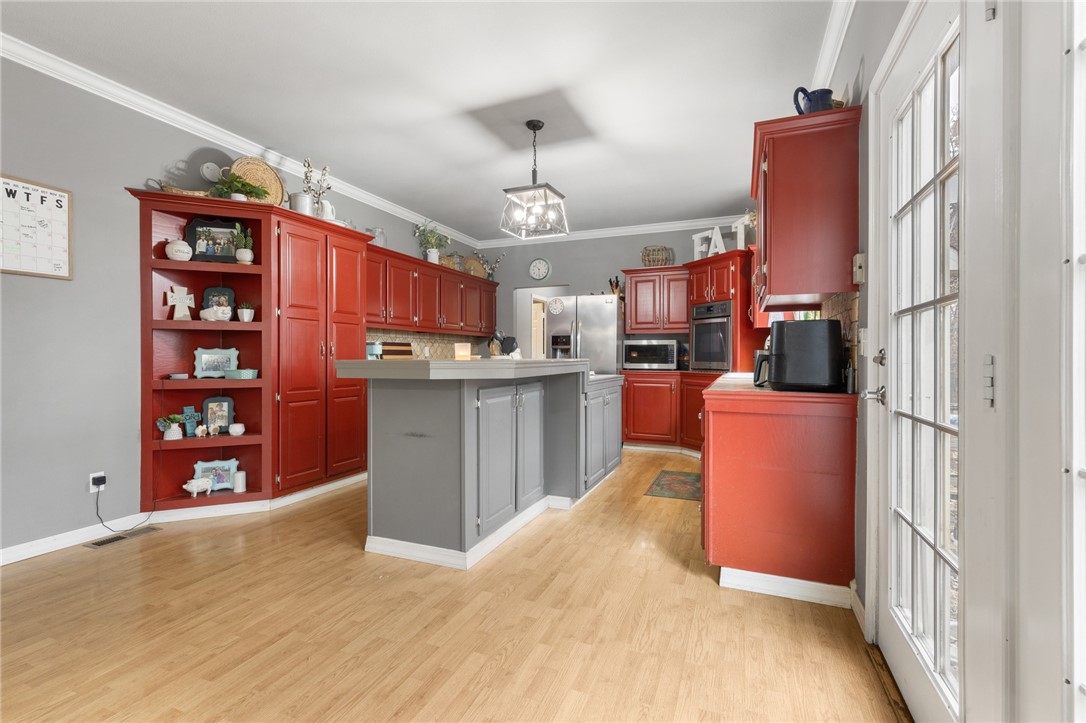 Harrison, Arkansas, 72601, United States, 5 Bedrooms Bedrooms, ,4 BathroomsBathrooms,Residential,For Sale,1934554