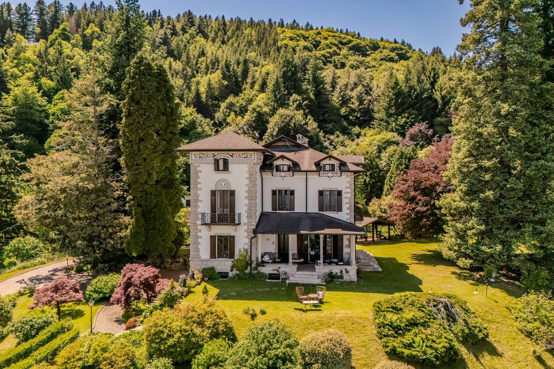 Charming historic villa on the hills of Stresa 